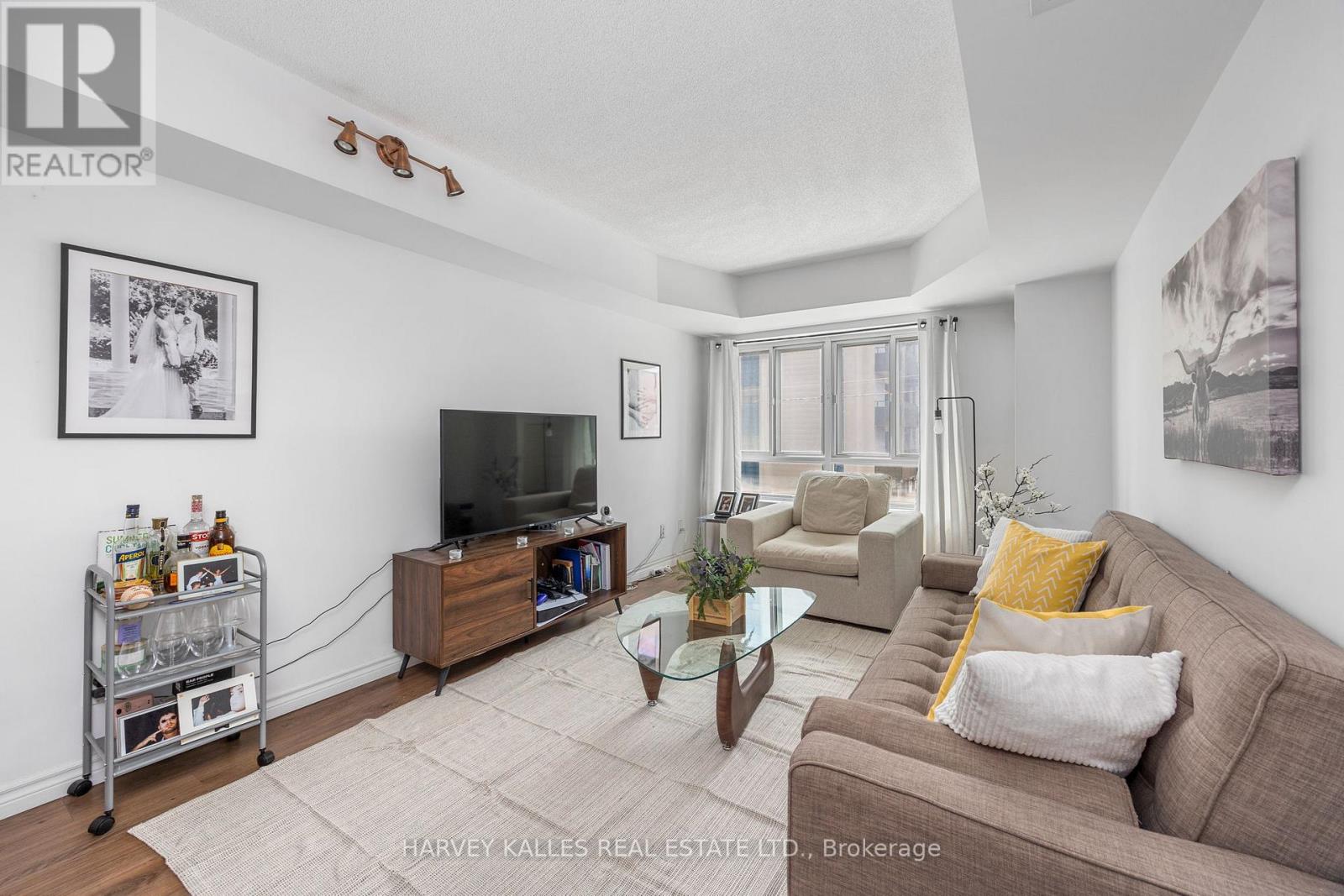 212 - 15 Maplewood Avenue, Toronto, Ontario  M6C 4B4 - Photo 3 - C12678678