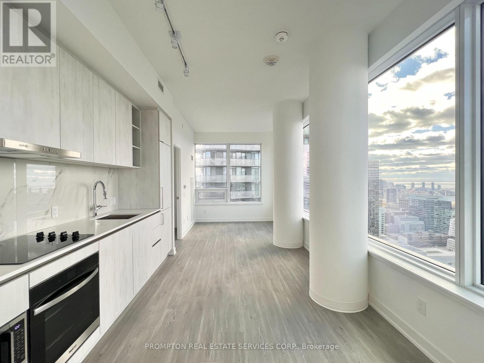 5215 - 8 Wellesley Street W, Toronto, Ontario  M4Y 0J5 - Photo 2 - C12773388