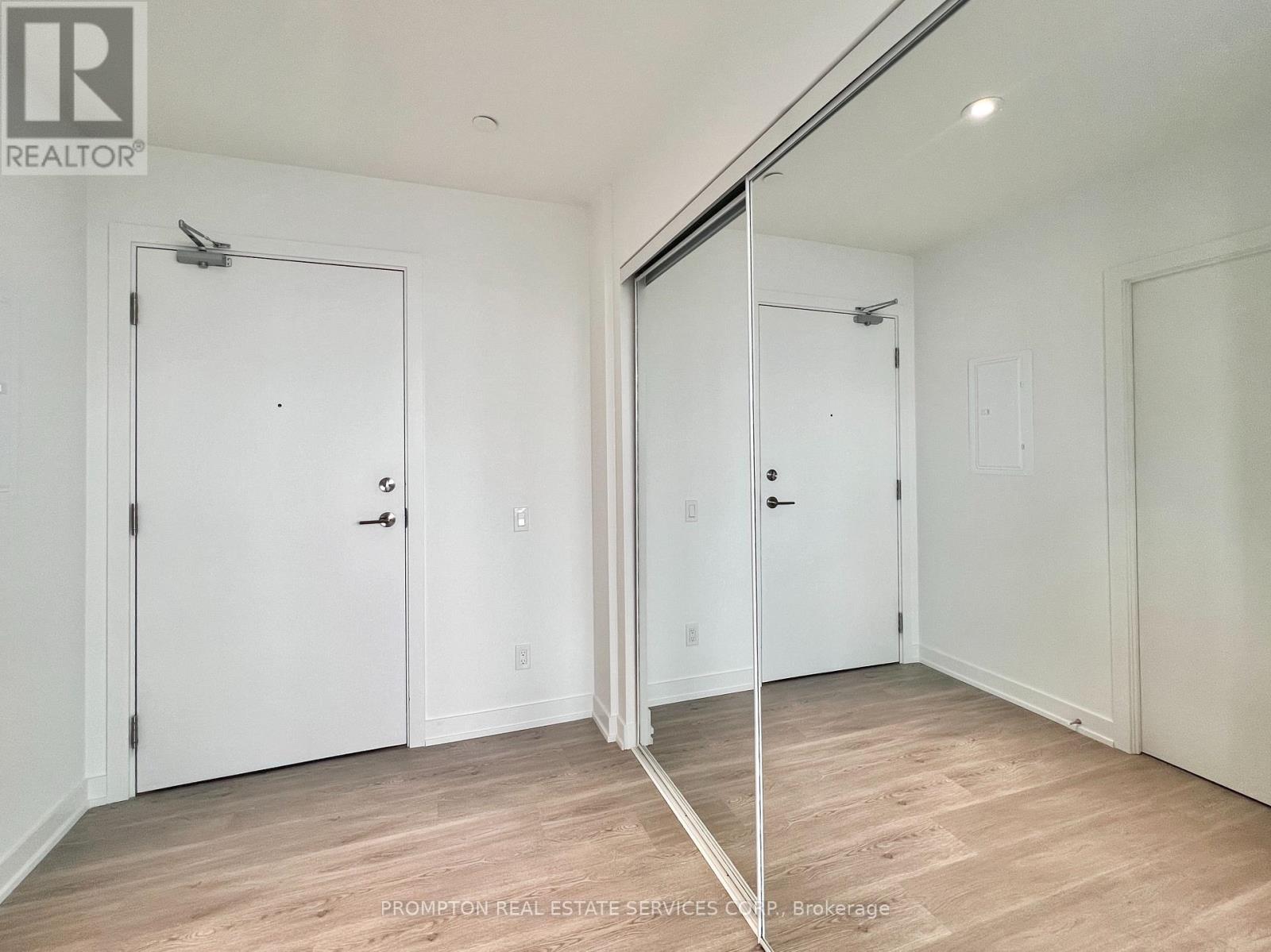 5215 - 8 Wellesley Street W, Toronto, Ontario  M4Y 0J5 - Photo 23 - C12773388