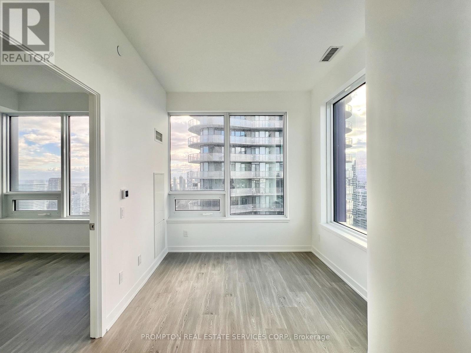 5215 - 8 Wellesley Street W, Toronto, Ontario  M4Y 0J5 - Photo 5 - C12773388