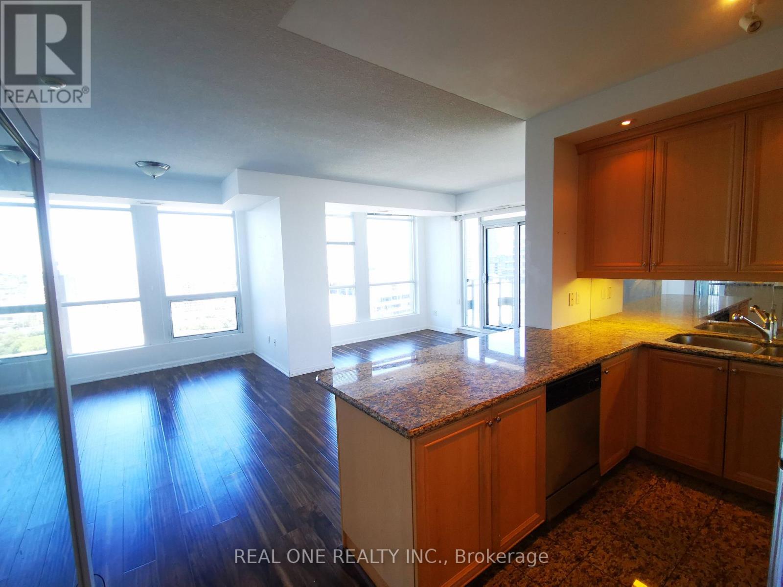 2202 - 628 Fleet Street, Toronto, Ontario  M5V 1A8 - Photo 3 - C12773460