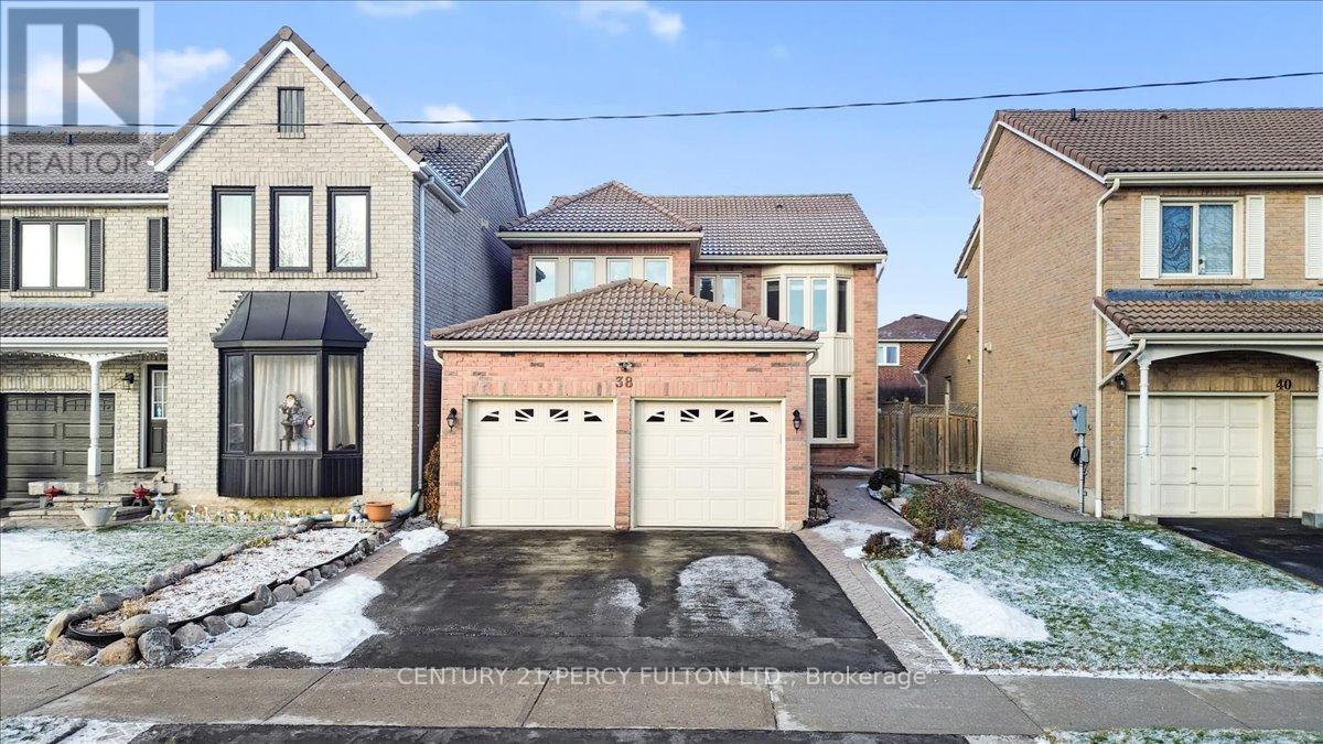 38 CARLISLE CRESCENT, Toronto, Ontario