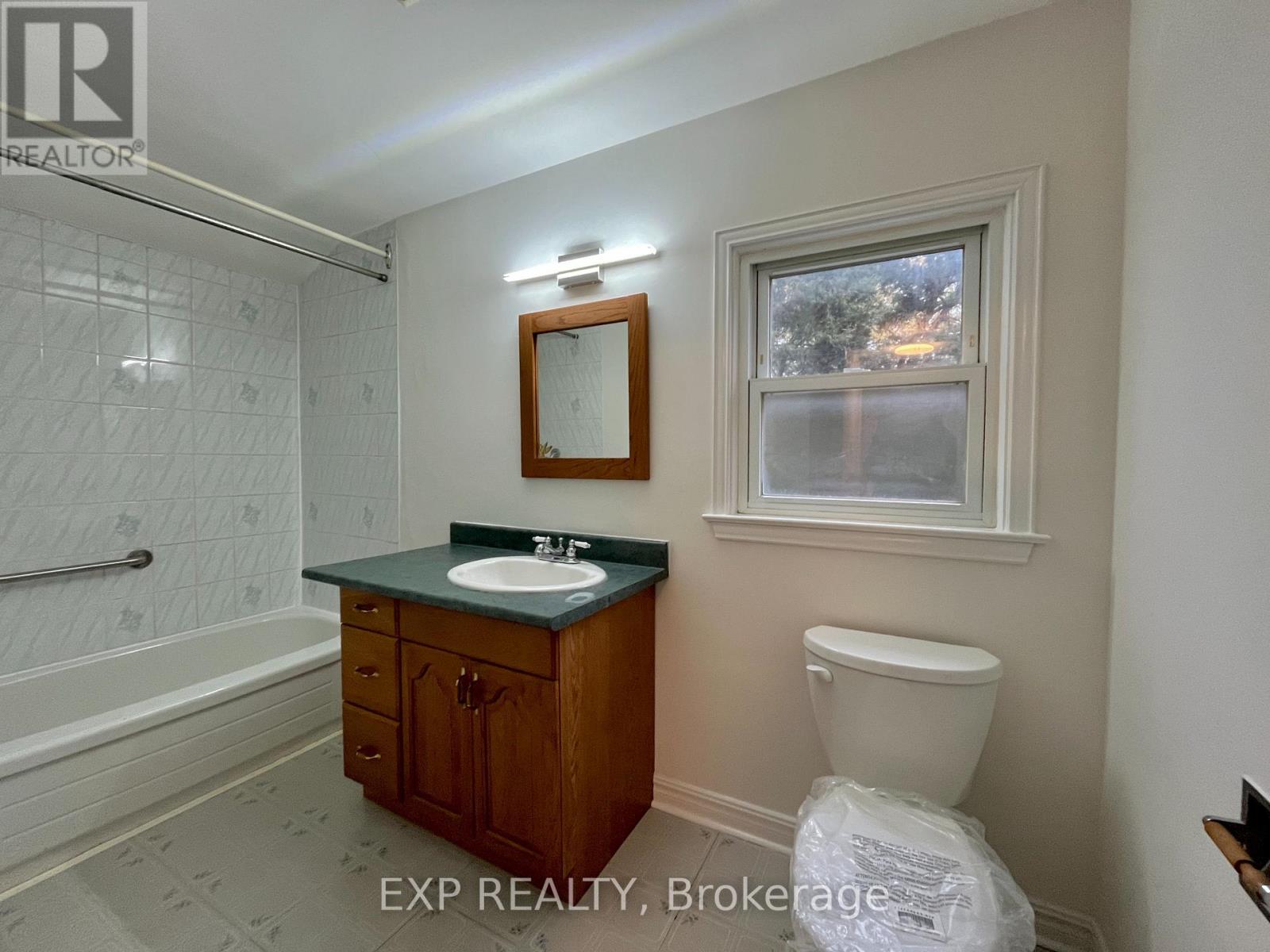 61 Richbourne Court, Toronto, Ontario  M1T 1T5 - Photo 11 - E12773486