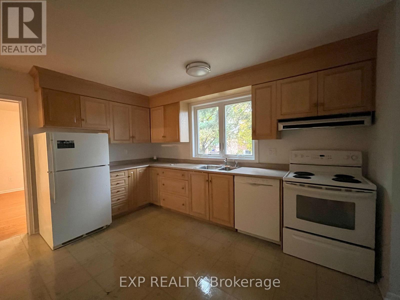 61 Richbourne Court, Toronto, Ontario  M1T 1T5 - Photo 7 - E12773486