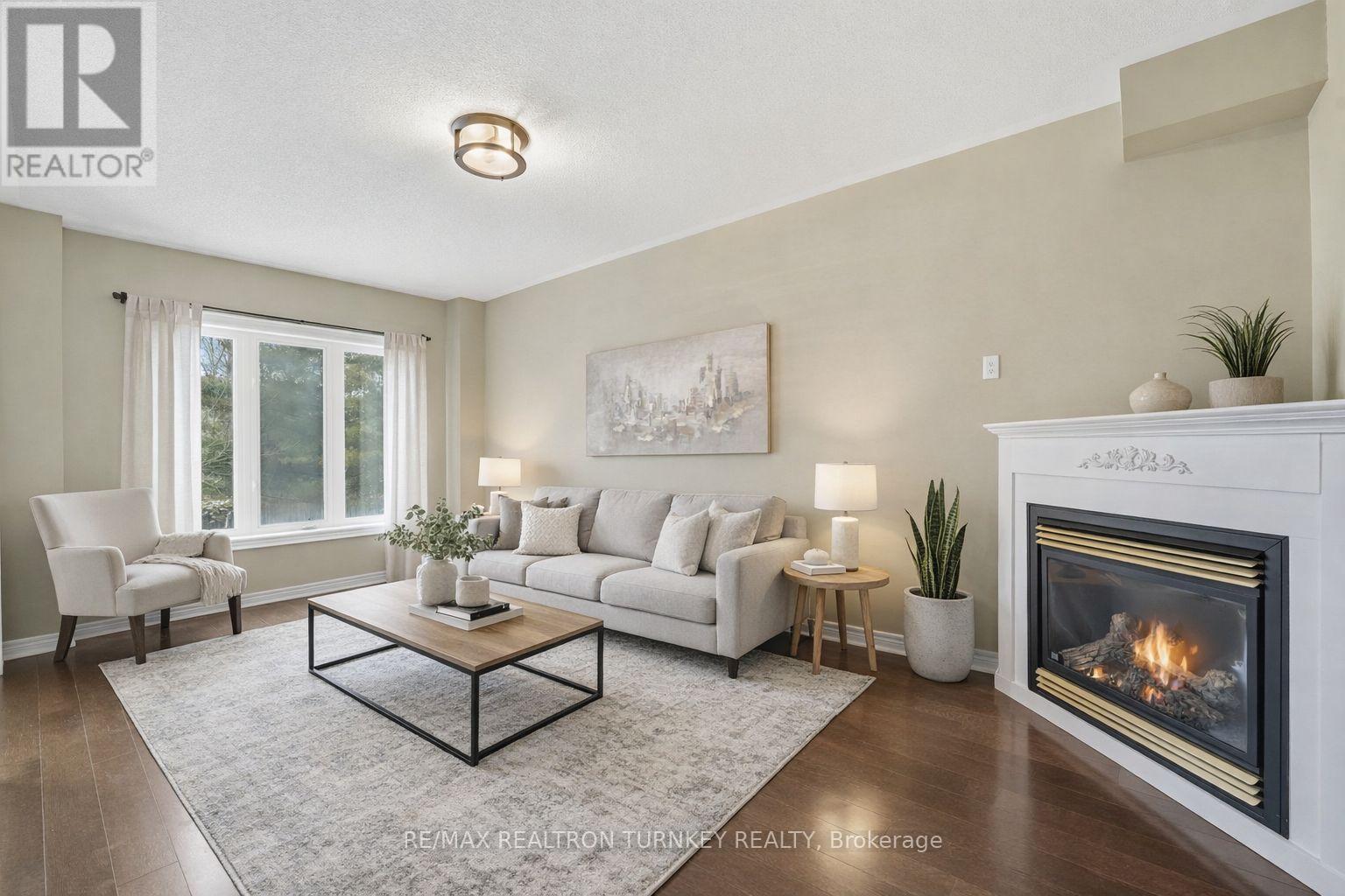 228 Sawmill Valley Drive, Newmarket, Ontario  L3X 2W1 - Photo 11 - N12773320