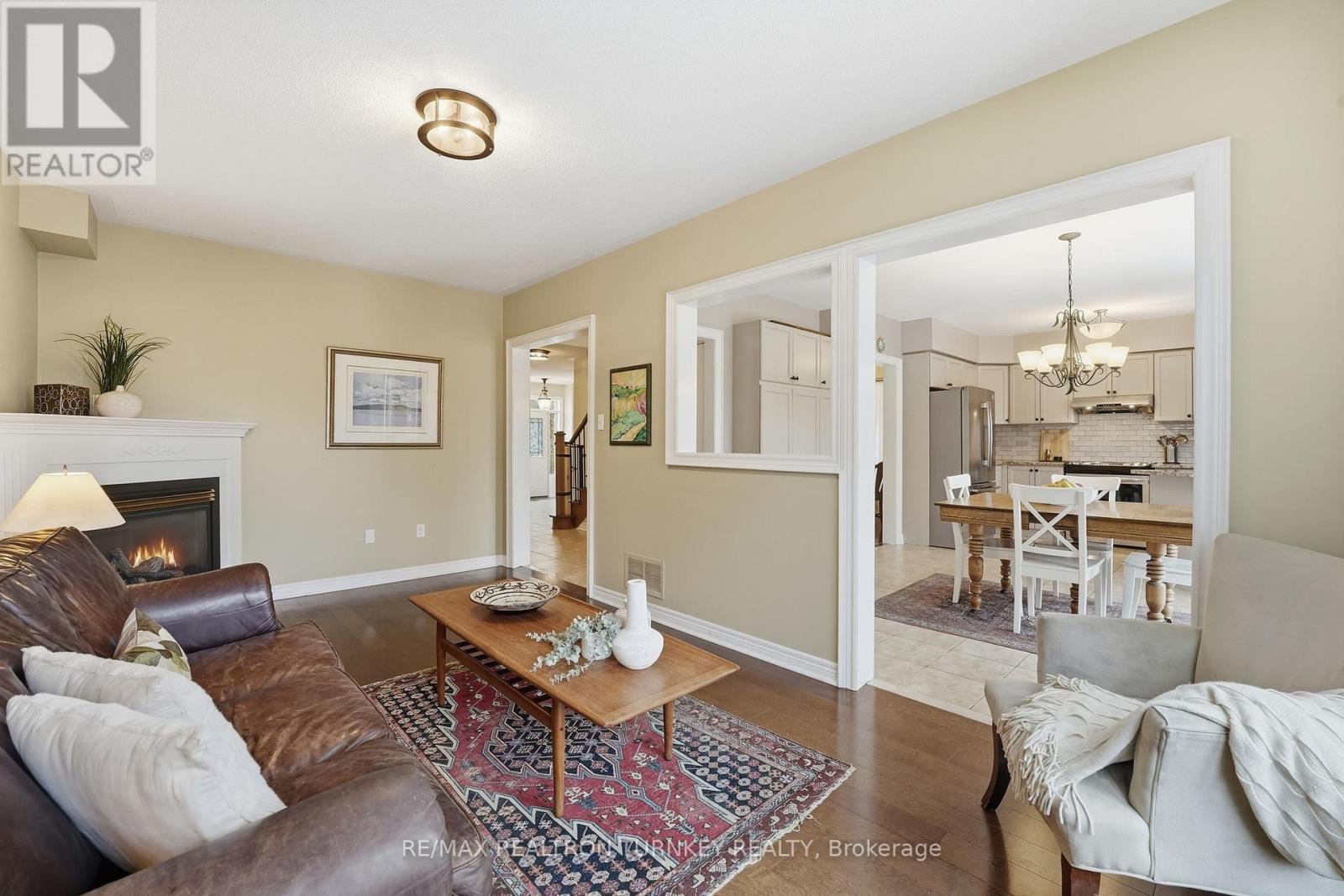 228 Sawmill Valley Drive, Newmarket, Ontario  L3X 2W1 - Photo 12 - N12773320