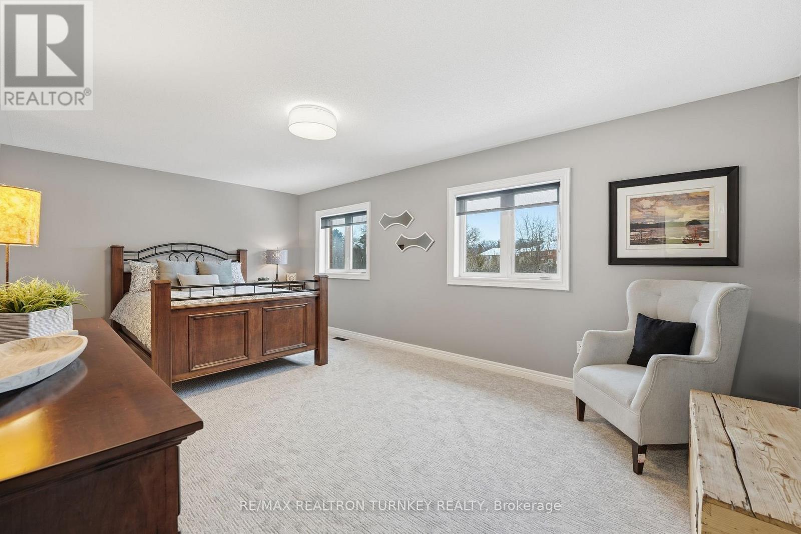 228 Sawmill Valley Drive, Newmarket, Ontario  L3X 2W1 - Photo 15 - N12773320