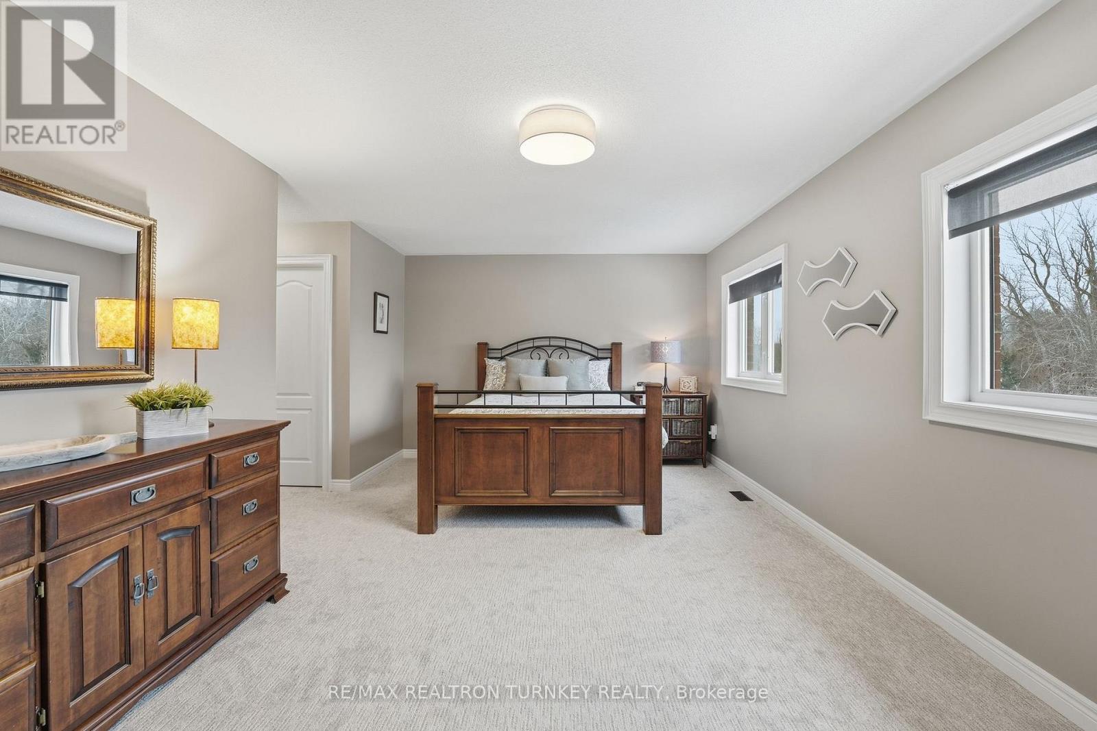 228 Sawmill Valley Drive, Newmarket, Ontario  L3X 2W1 - Photo 16 - N12773320