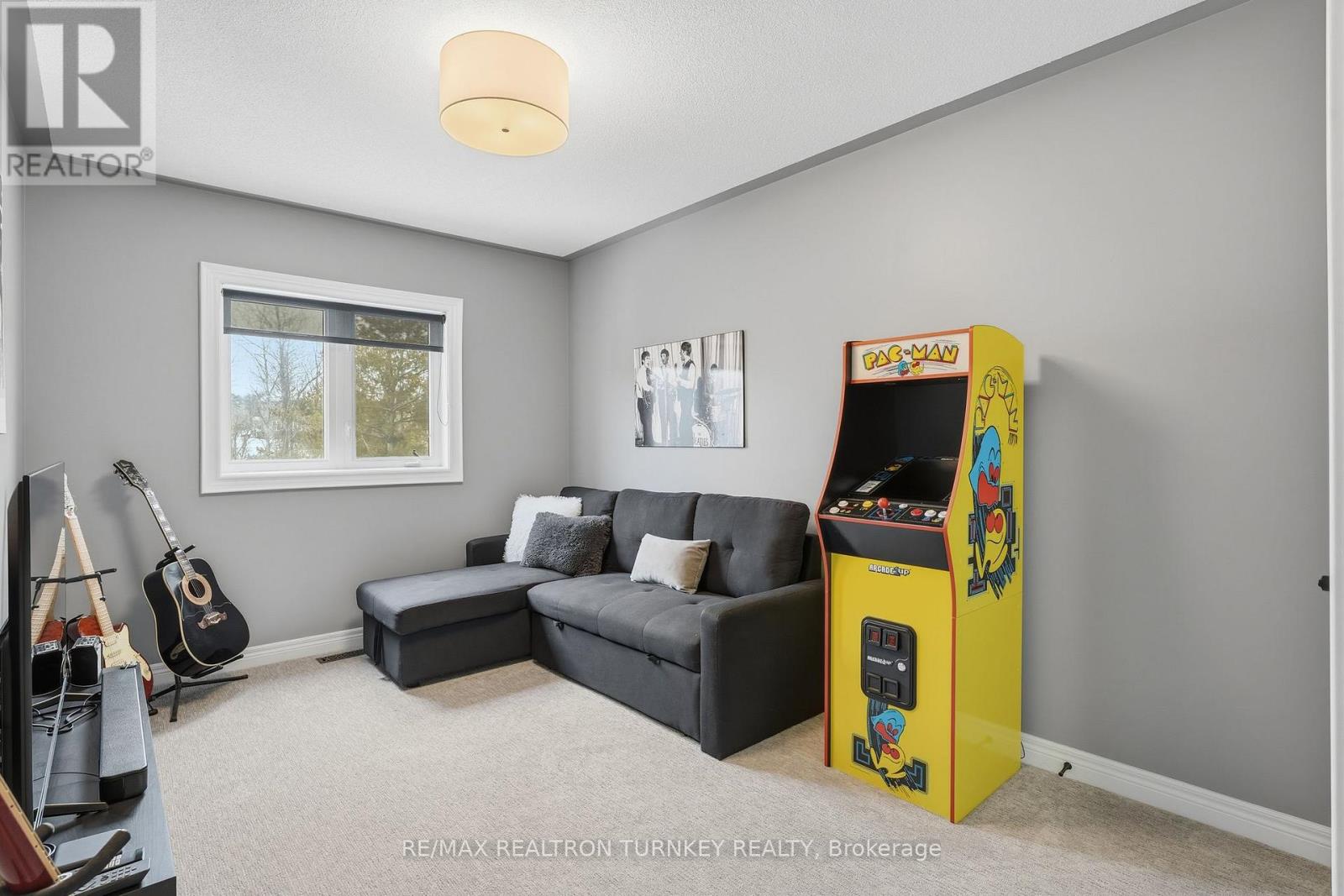 228 Sawmill Valley Drive, Newmarket, Ontario  L3X 2W1 - Photo 19 - N12773320