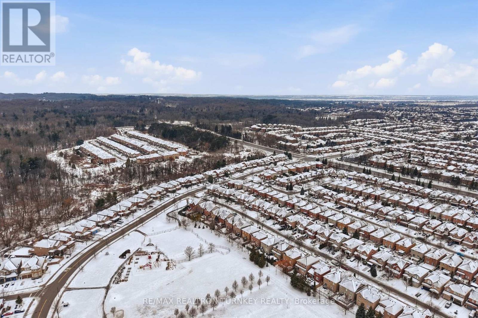 228 Sawmill Valley Drive, Newmarket, Ontario  L3X 2W1 - Photo 32 - N12773320