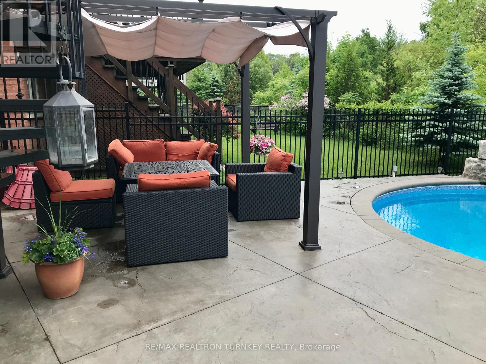 228 Sawmill Valley Drive, Newmarket, Ontario  L3X 2W1 - Photo 34 - N12773320