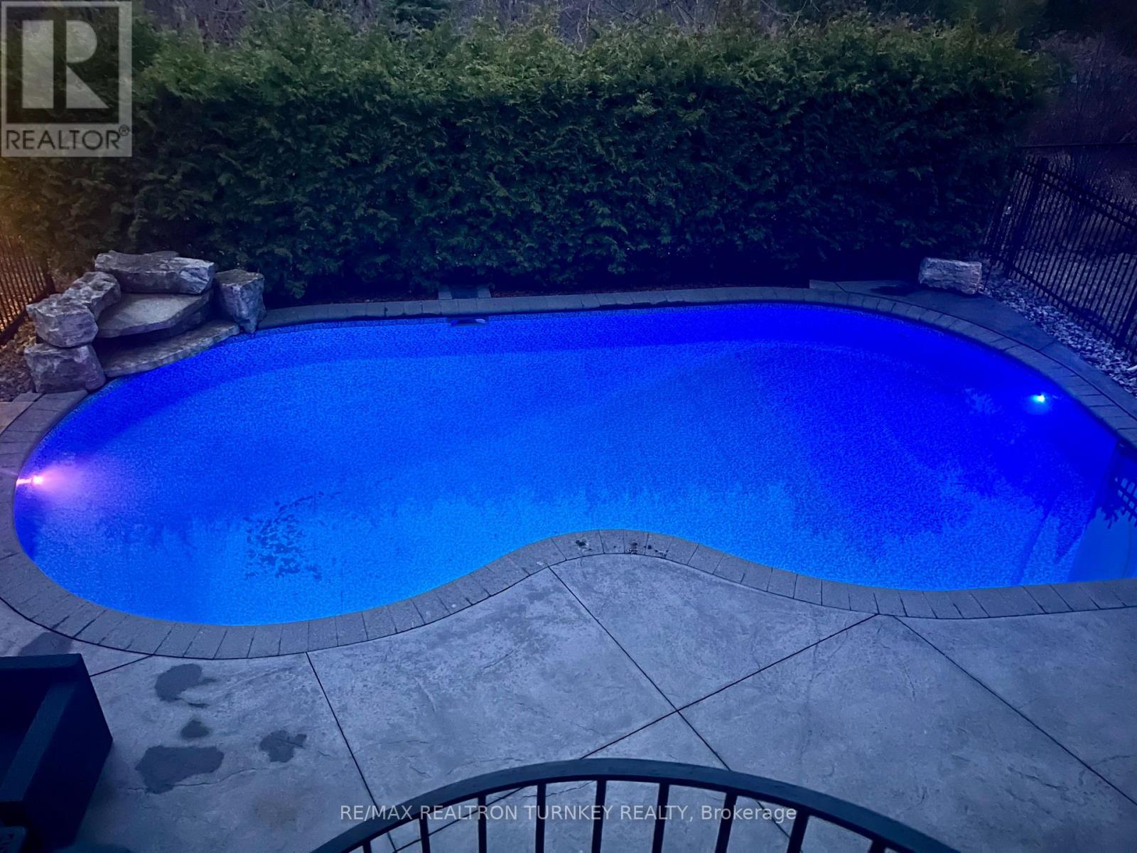 228 Sawmill Valley Drive, Newmarket, Ontario  L3X 2W1 - Photo 35 - N12773320