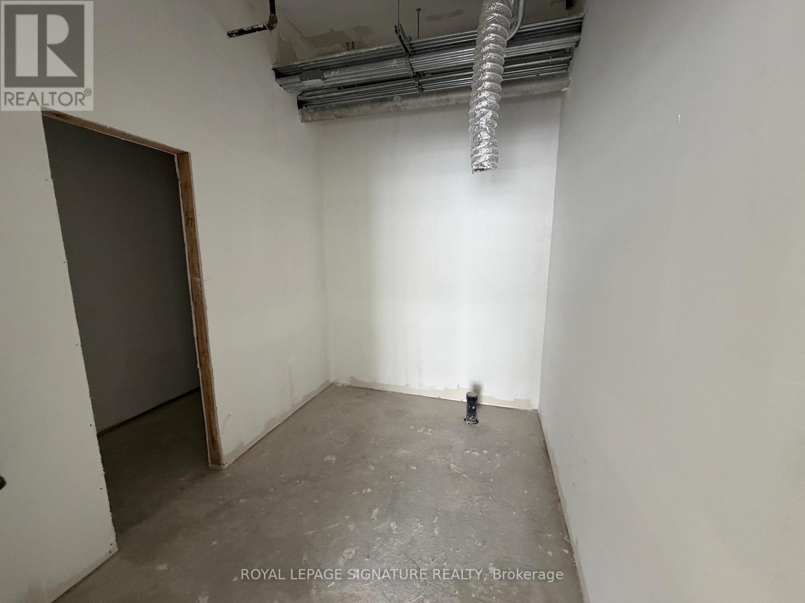 3 - 220 Dissette Street, Bradford West Gwillimbury (Bradford), Ontario  L3Z 3G8 - Photo 7 - N12773462