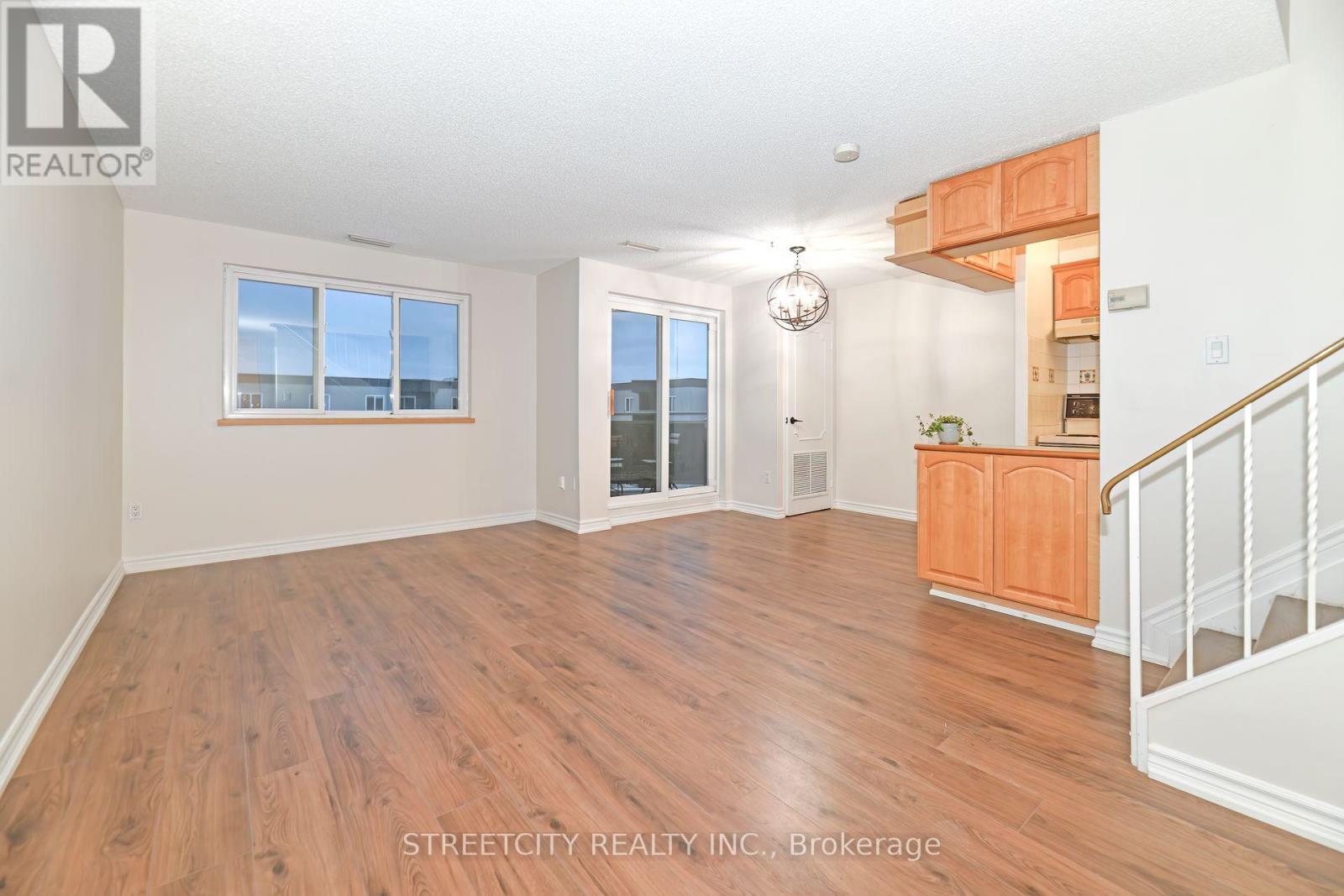 140 - 2001 Bonnymede Drive, Mississauga, Ontario  L5J 4H8 - Photo 4 - W12515548