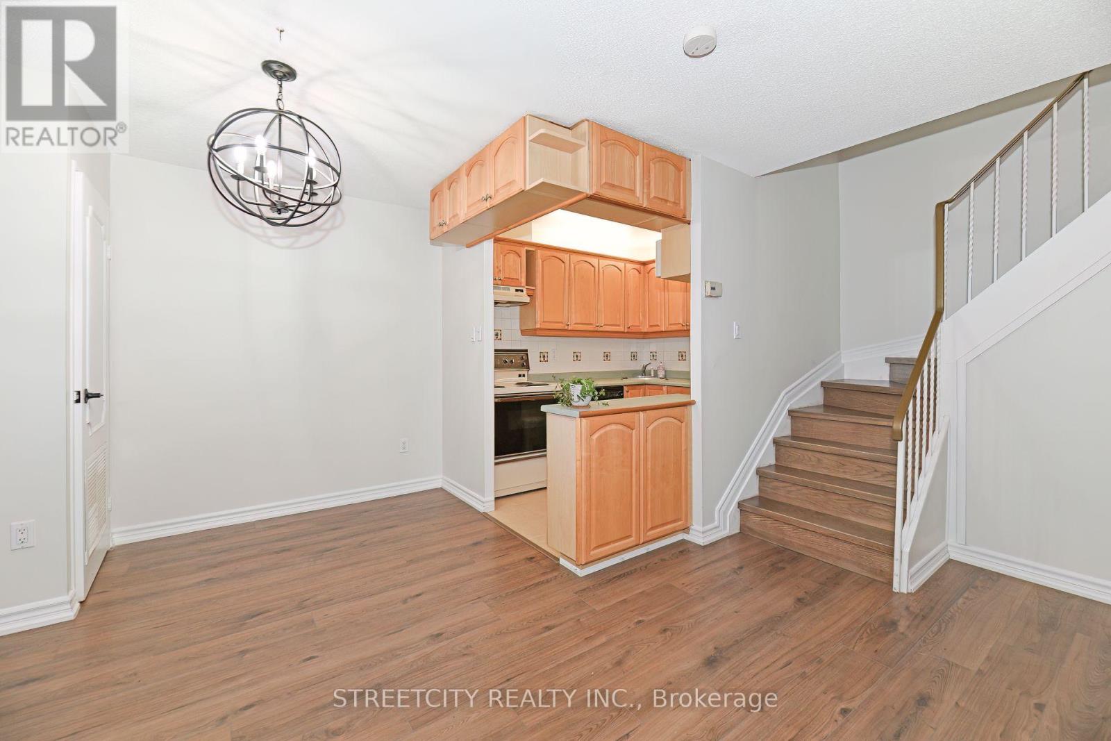 140 - 2001 Bonnymede Drive, Mississauga, Ontario  L5J 4H8 - Photo 6 - W12515548