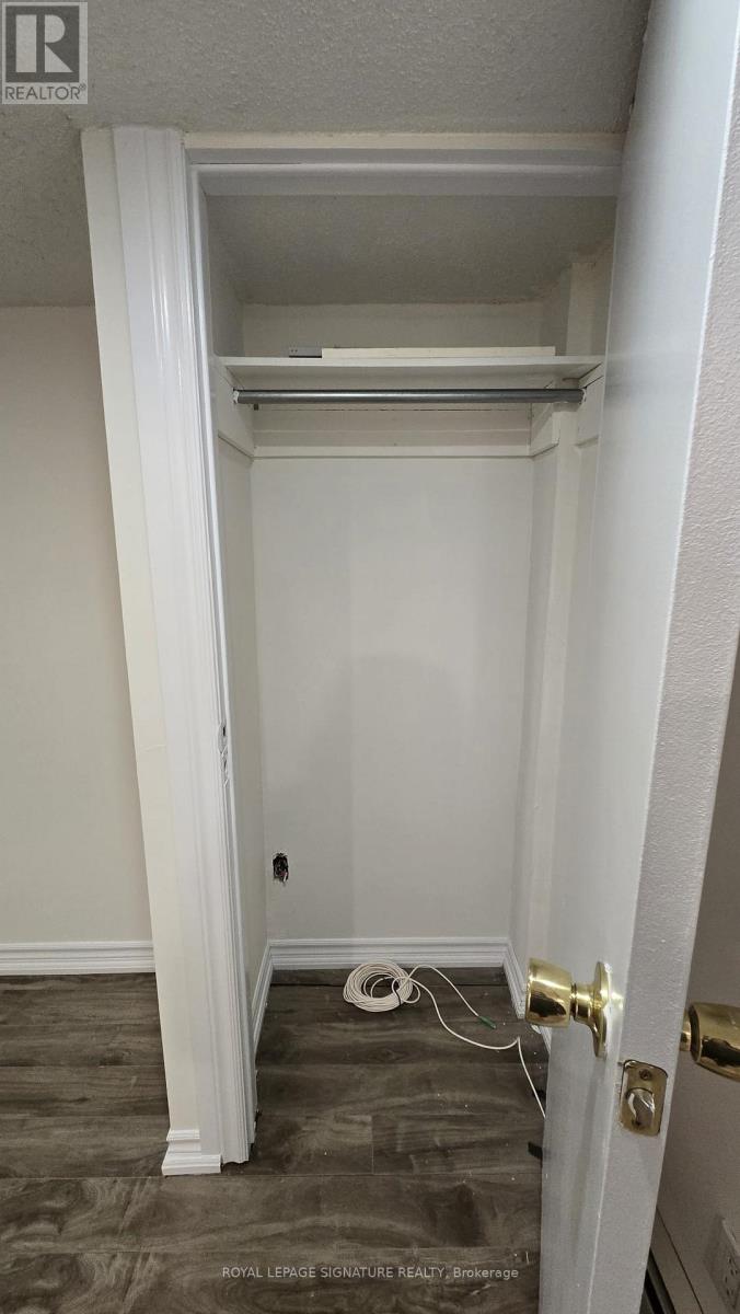 Lower 4 - 3661 Lakeshore Boulevard W, Toronto, Ontario  M8W 1P7 - Photo 2 - W12773304