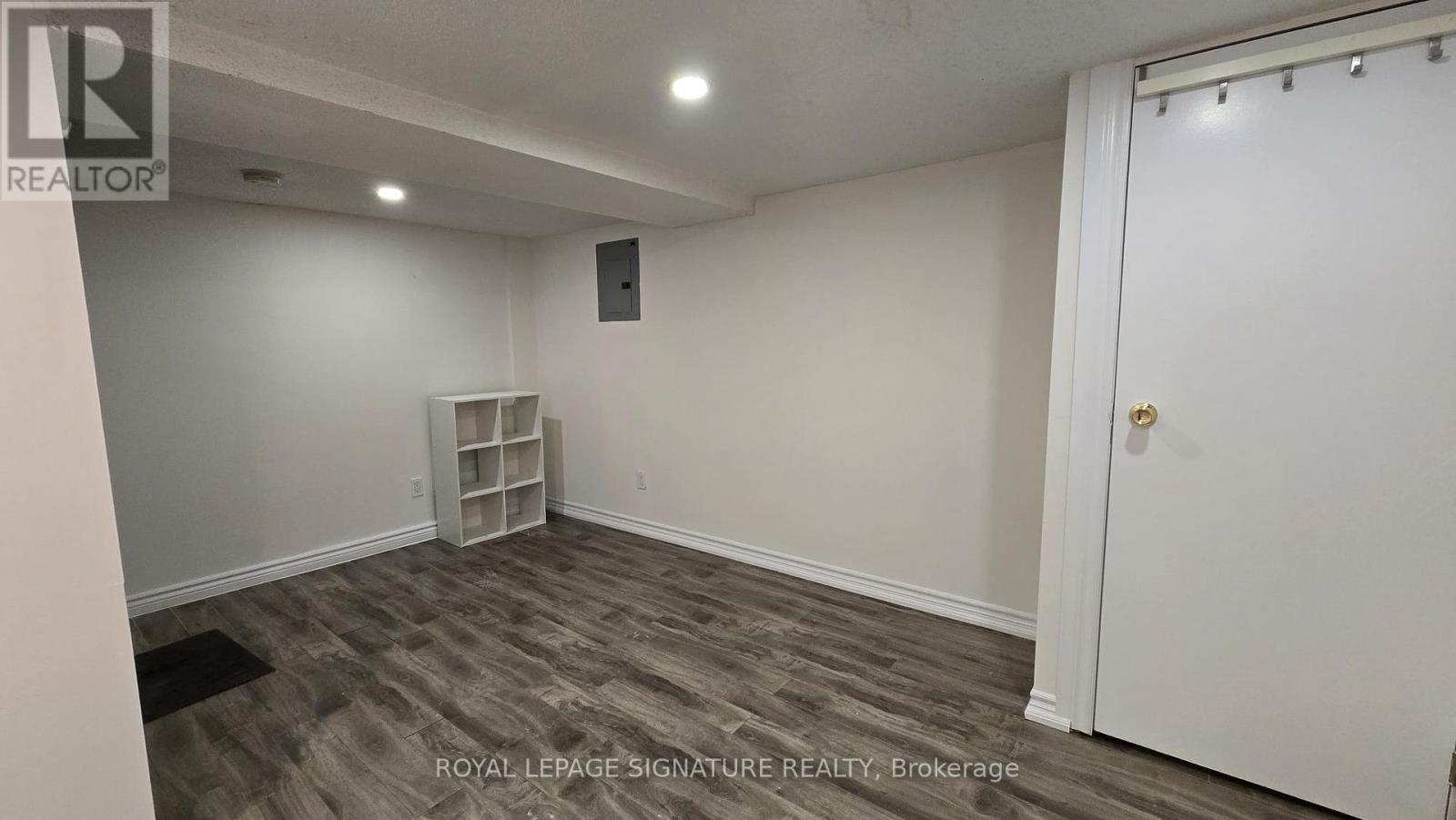 Lower 4 - 3661 Lakeshore Boulevard W, Toronto, Ontario  M8W 1P7 - Photo 3 - W12773304