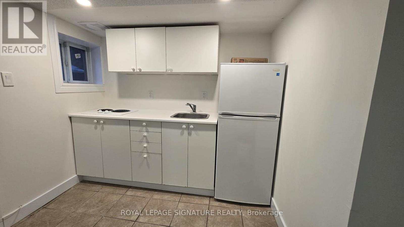 Lower 4 - 3661 Lakeshore Boulevard W, Toronto, Ontario  M8W 1P7 - Photo 5 - W12773304