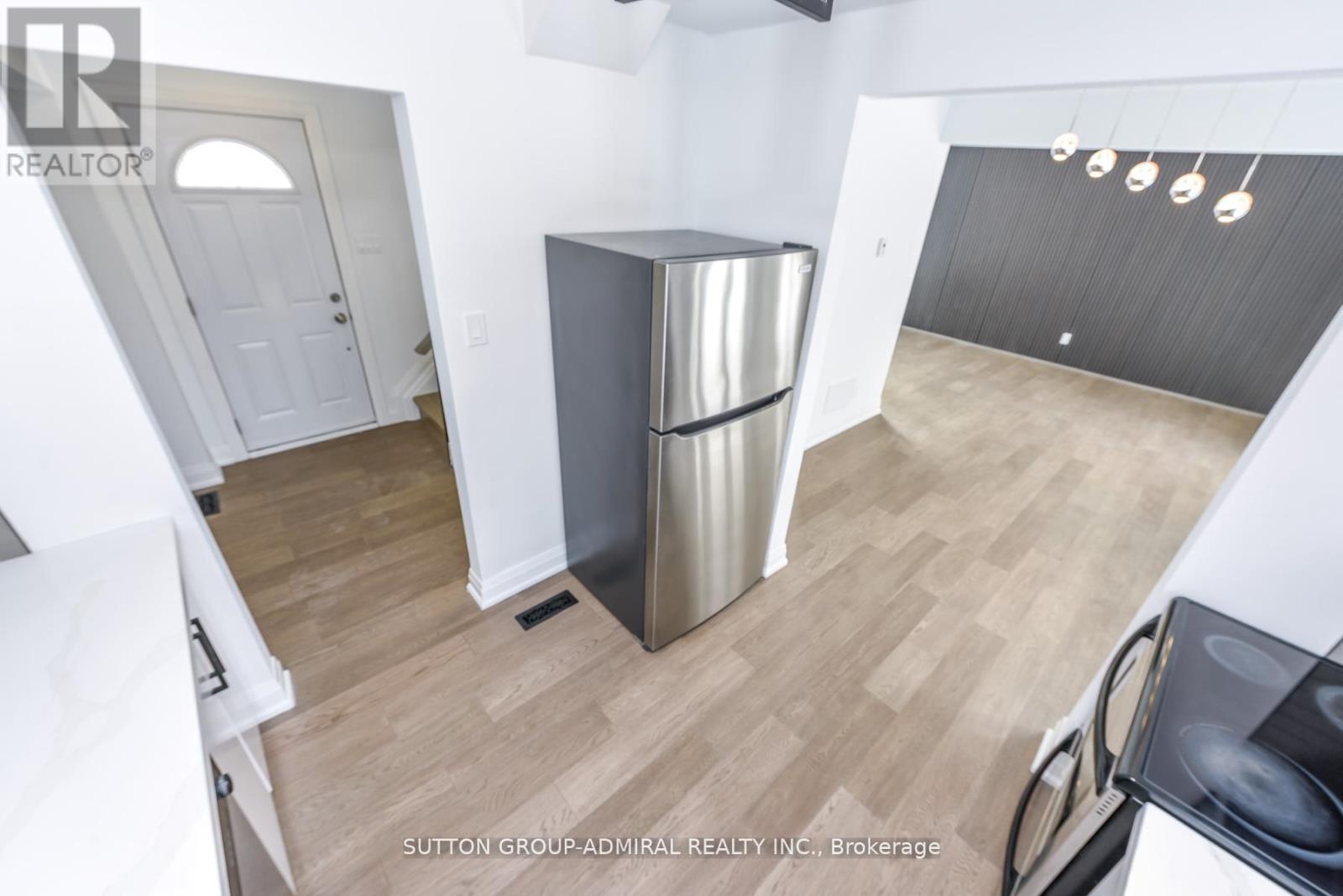 4 Hardcastle Court, Brampton, Ontario  L6S 2A9 - Photo 8 - W12773318