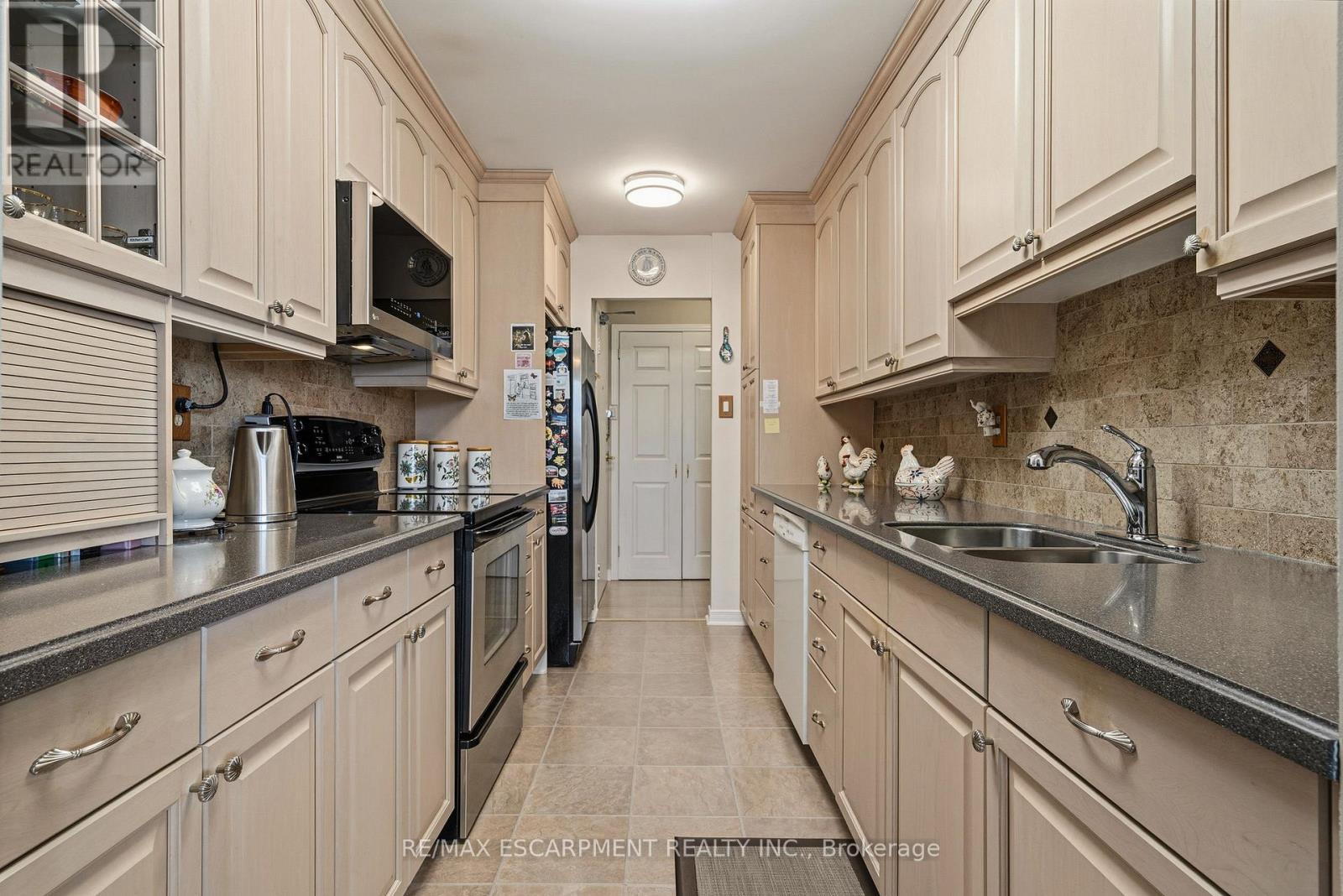 407 - 2055 Upper Middle Road, Burlington, Ontario  L7P 3P4 - Photo 5 - W12773420