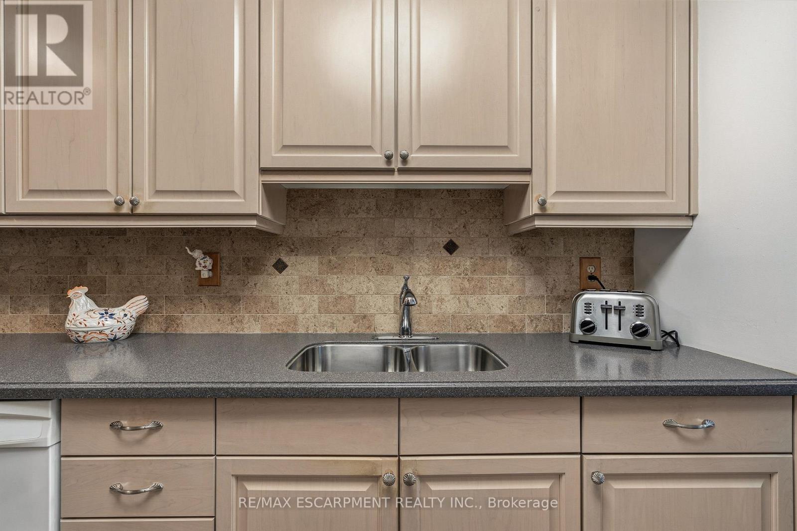 407 - 2055 Upper Middle Road, Burlington, Ontario  L7P 3P4 - Photo 7 - W12773420