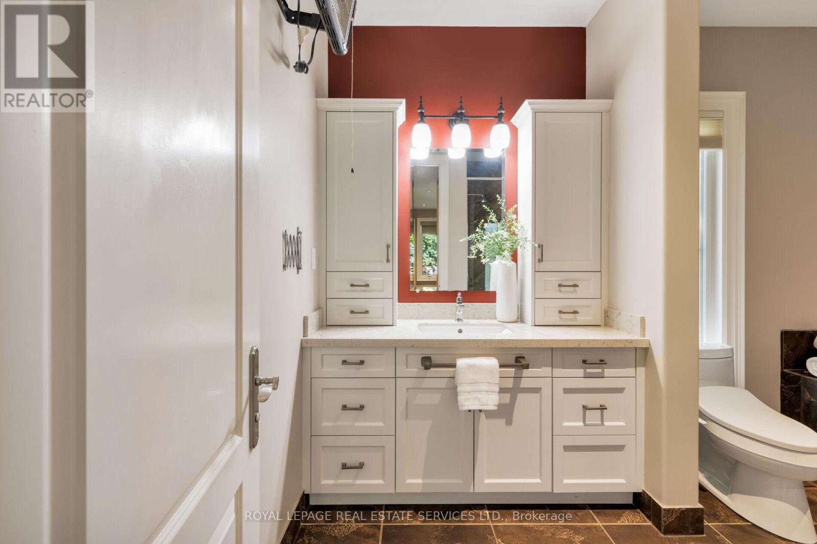 2448 Bridge Road, Oakville, Ontario  L6L 5C2 - Photo 22 - W12773430