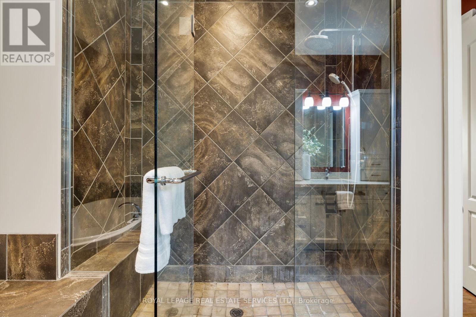 2448 Bridge Road, Oakville, Ontario  L6L 5C2 - Photo 24 - W12773430