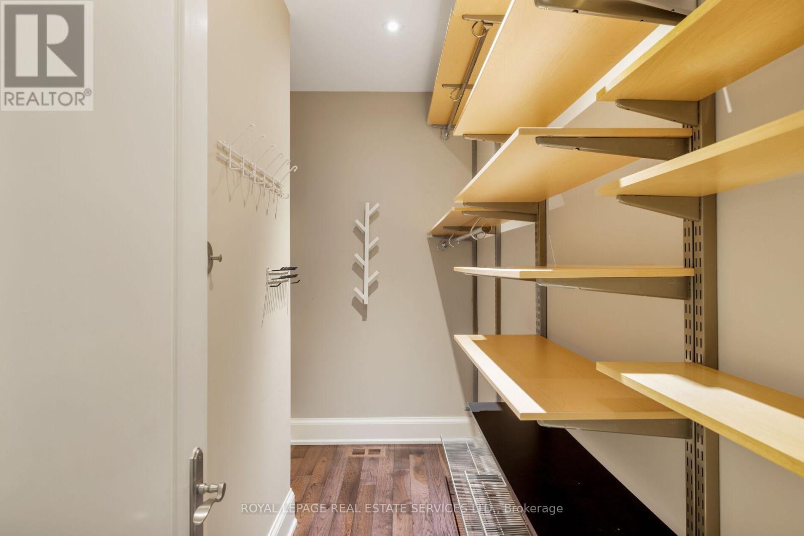 2448 Bridge Road, Oakville, Ontario  L6L 5C2 - Photo 25 - W12773430