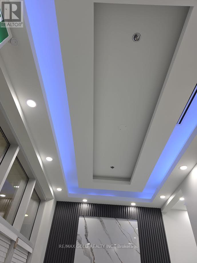 22 - 90 Eastern Avenue, Brampton, Ontario  L6W 0B6 - Photo 2 - W12773434