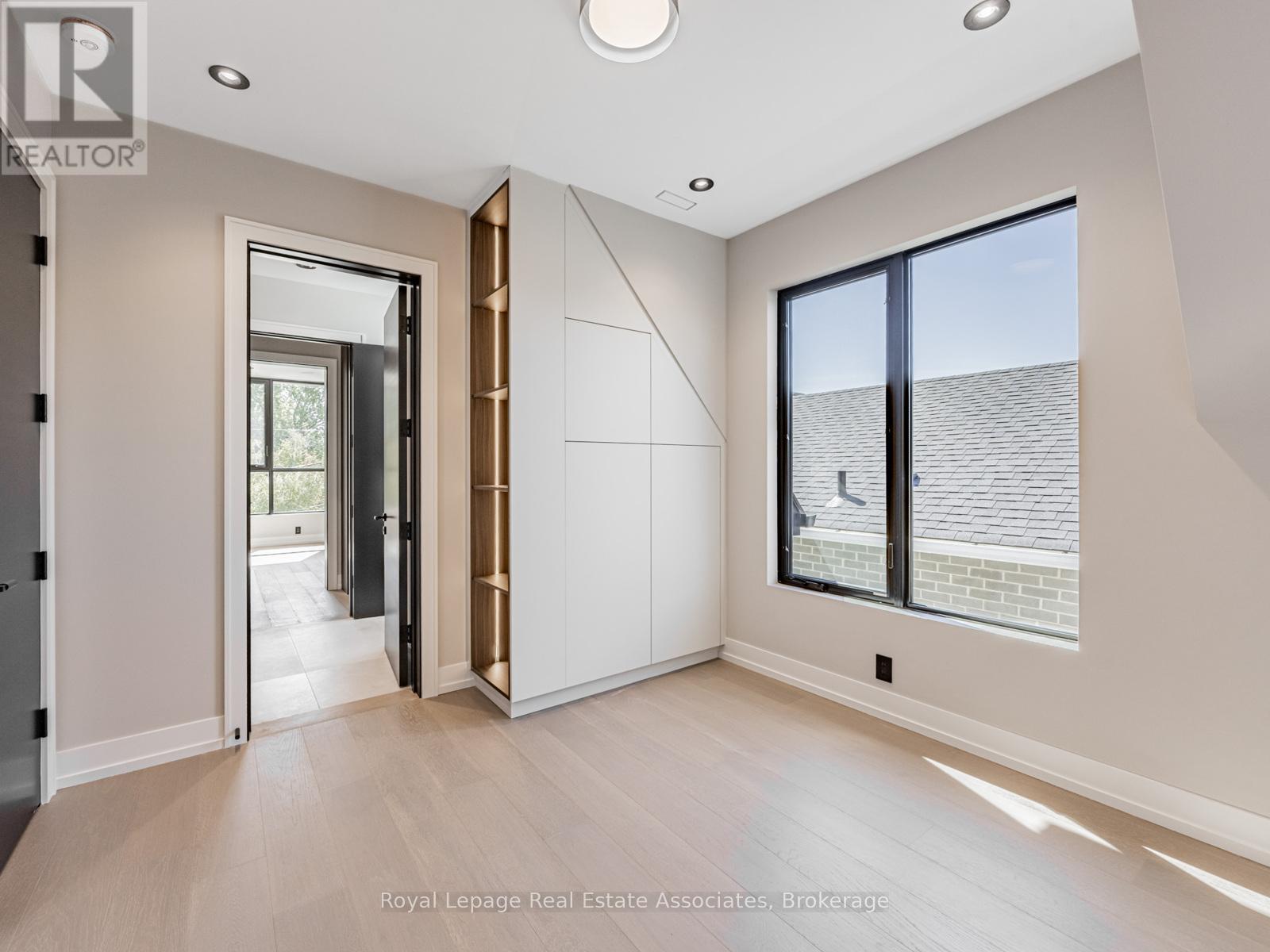 953 Halliday Avenue, Mississauga, Ontario  L5E 1P4 - Photo 17 - W12773478