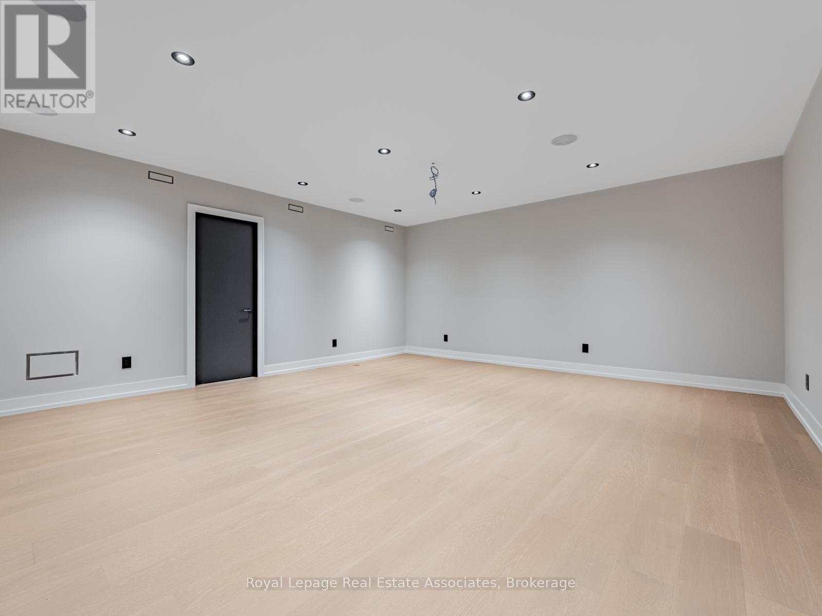 953 Halliday Avenue, Mississauga, Ontario  L5E 1P4 - Photo 29 - W12773478