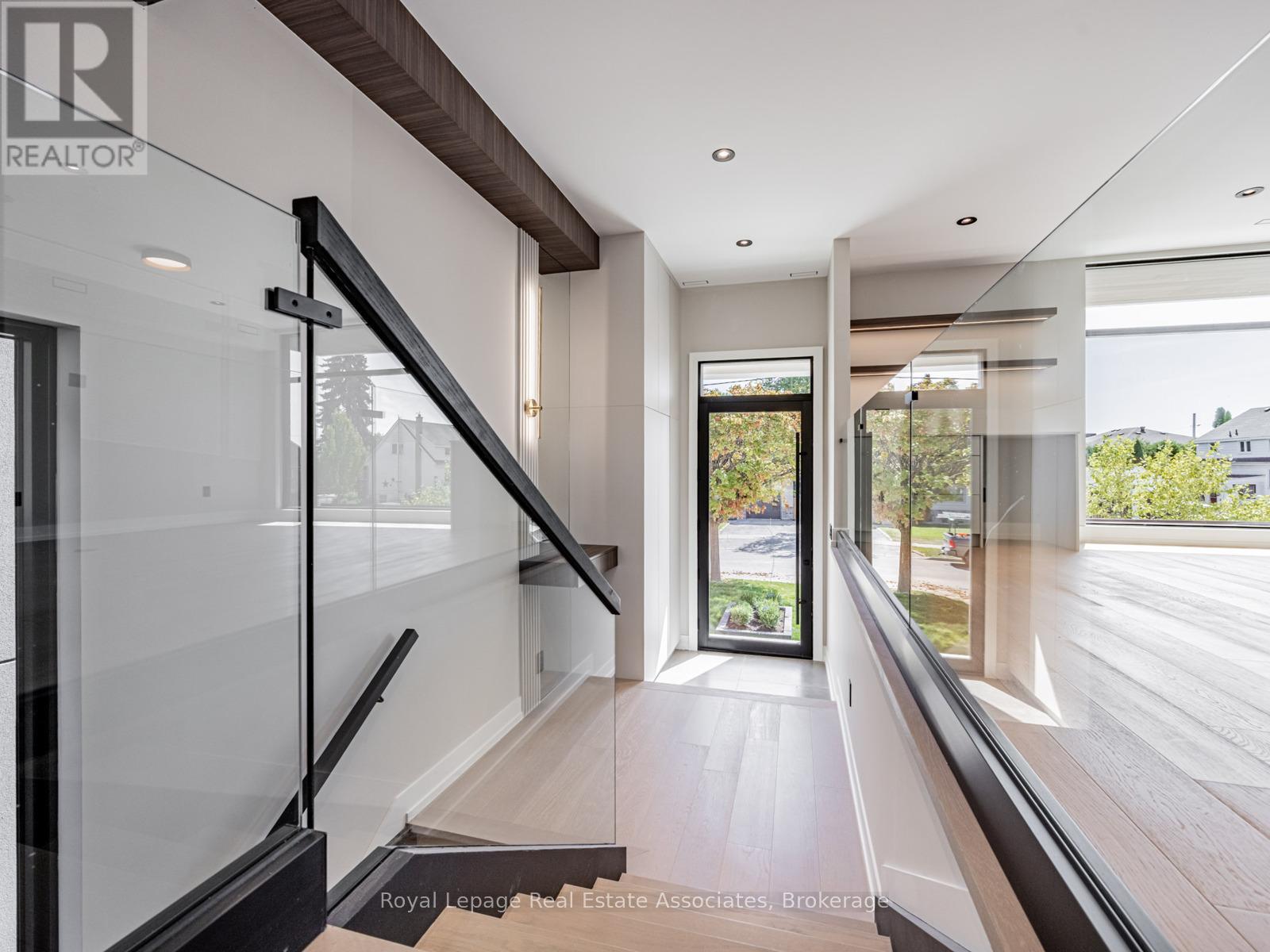 953 Halliday Avenue, Mississauga, Ontario  L5E 1P4 - Photo 3 - W12773478