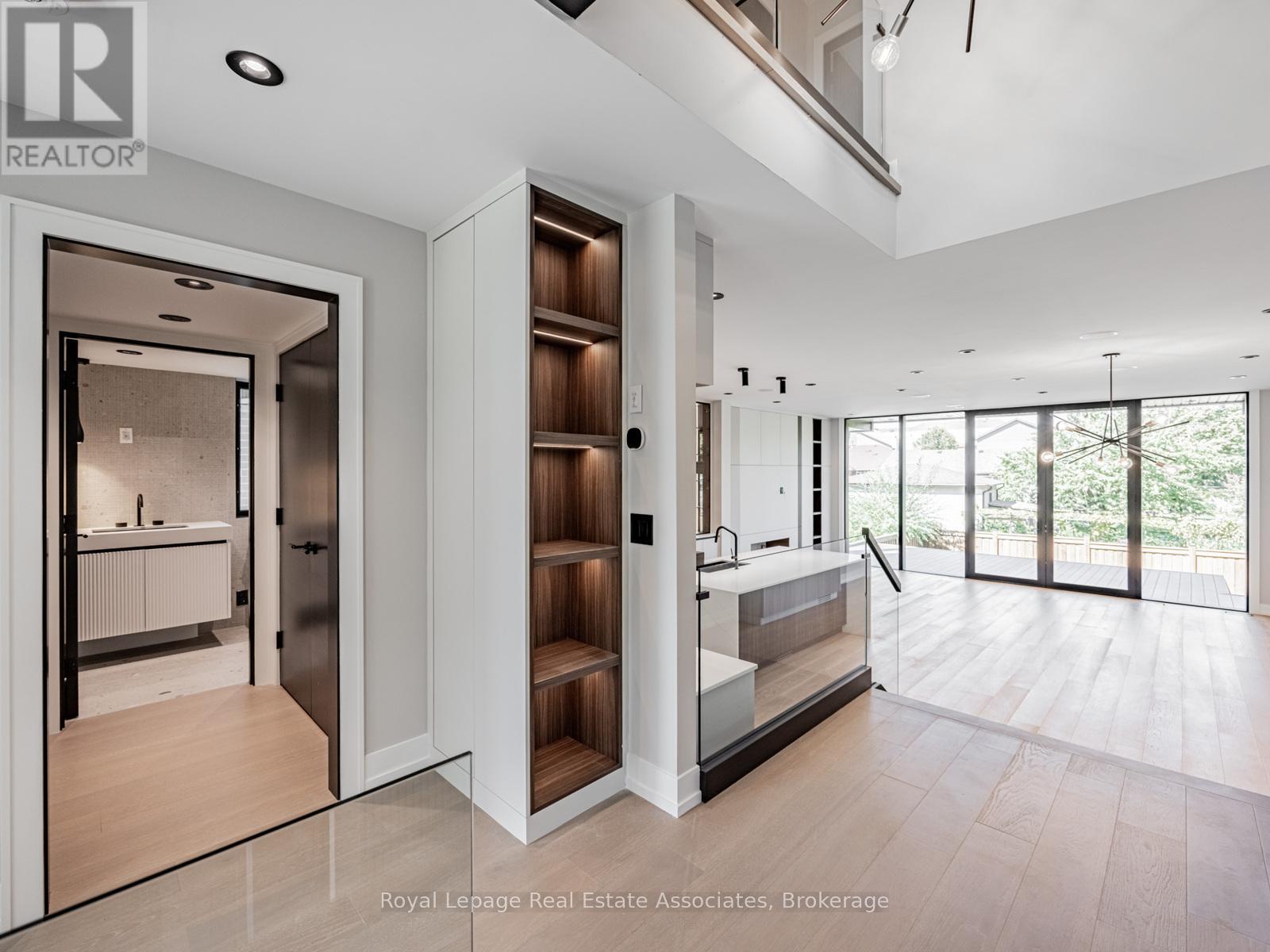 953 Halliday Avenue, Mississauga, Ontario  L5E 1P4 - Photo 6 - W12773478