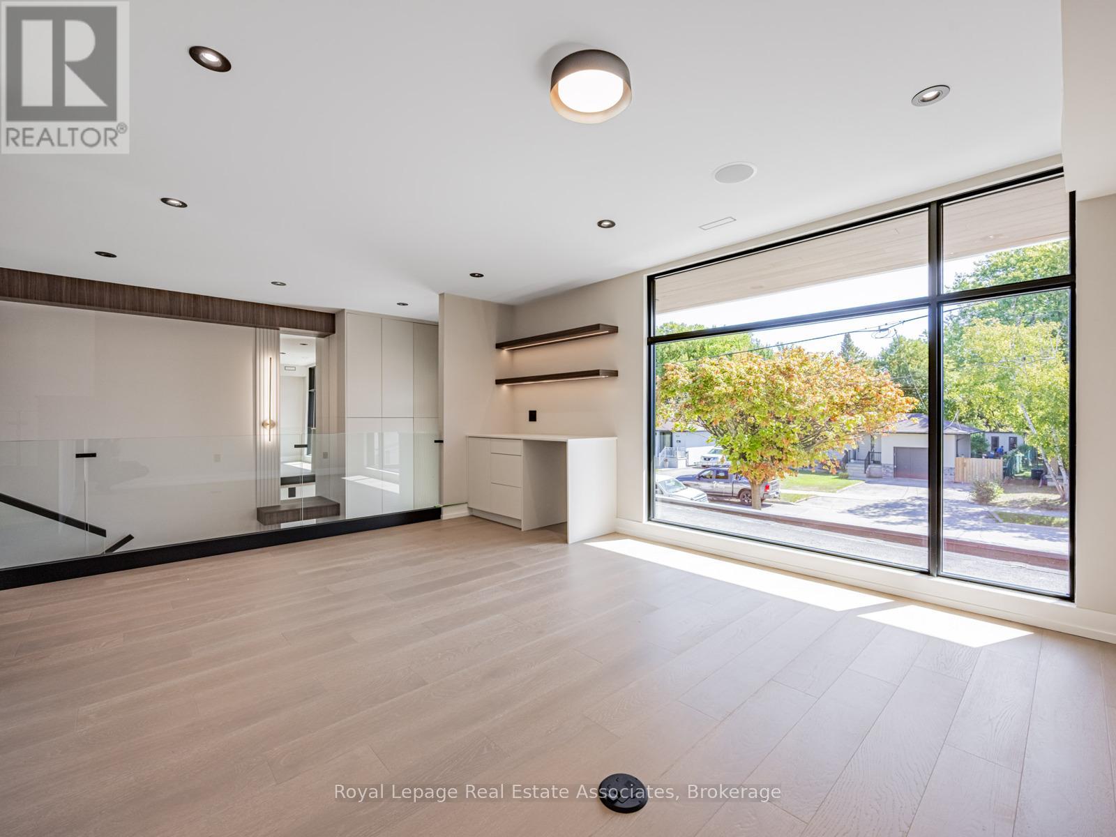 953 Halliday Avenue, Mississauga, Ontario  L5E 1P4 - Photo 7 - W12773478