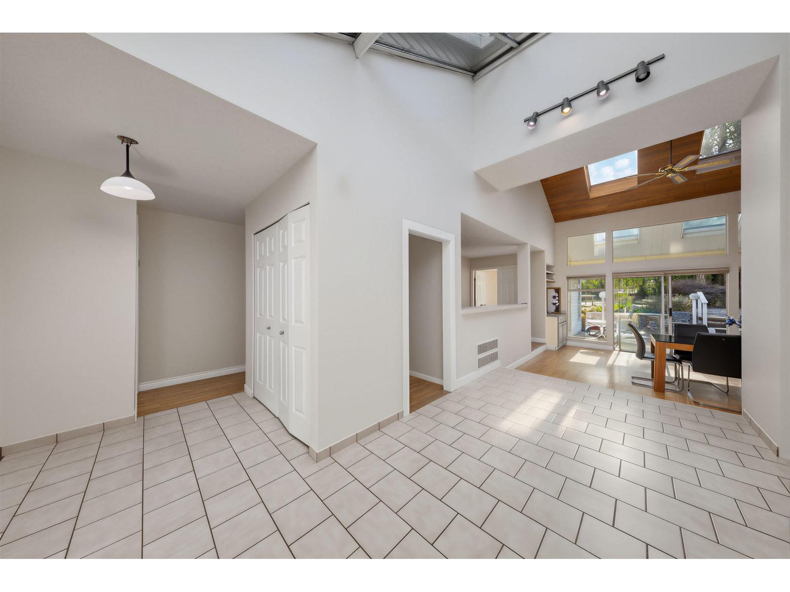 17138 26a Avenue, Surrey, British Columbia  V3Z 0B3 - Photo 10 - R3088085