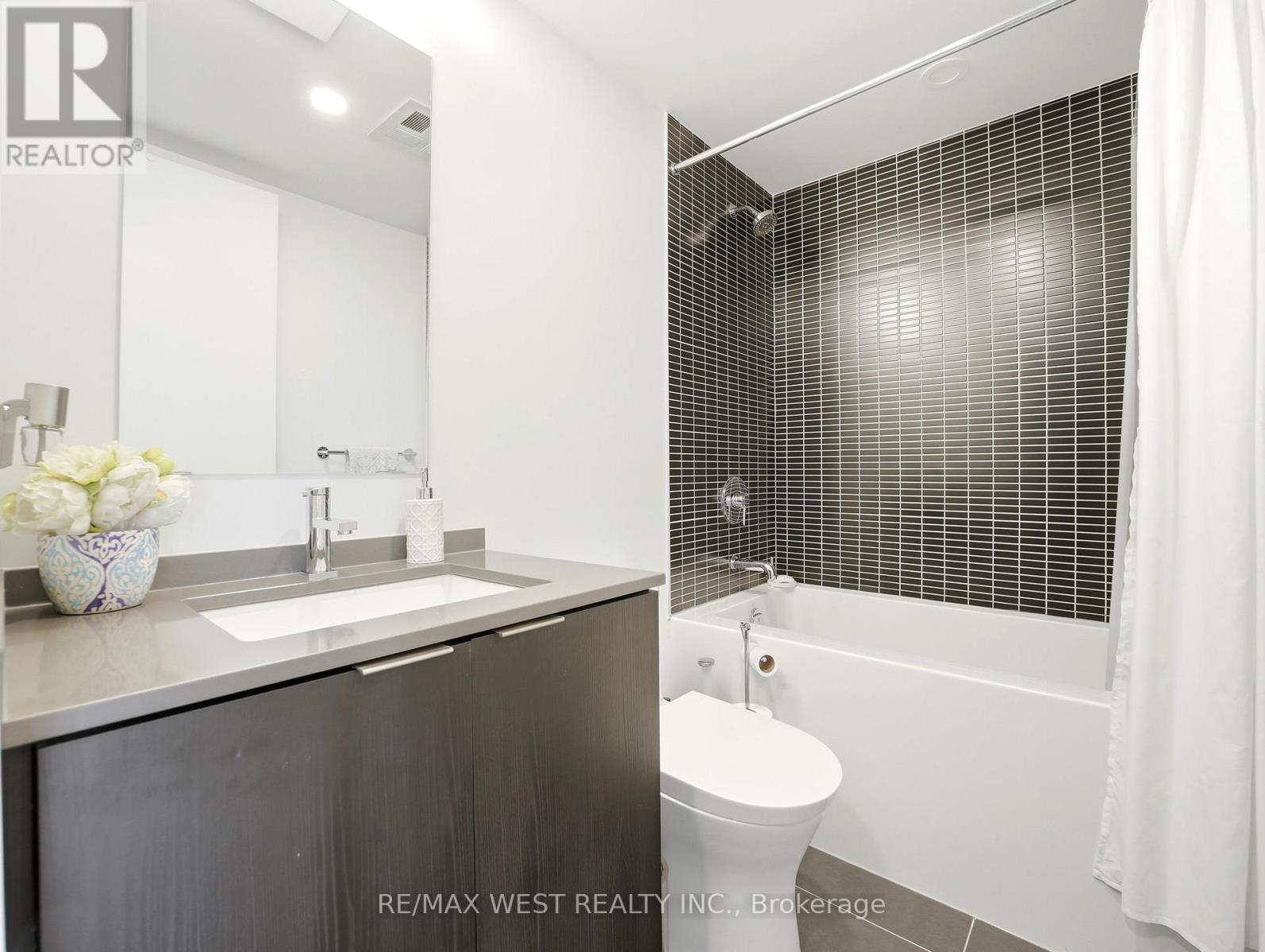 912 - 1 Jarvis Street, Hamilton, Ontario  L8R 3J2 - Photo 8 - X12773352