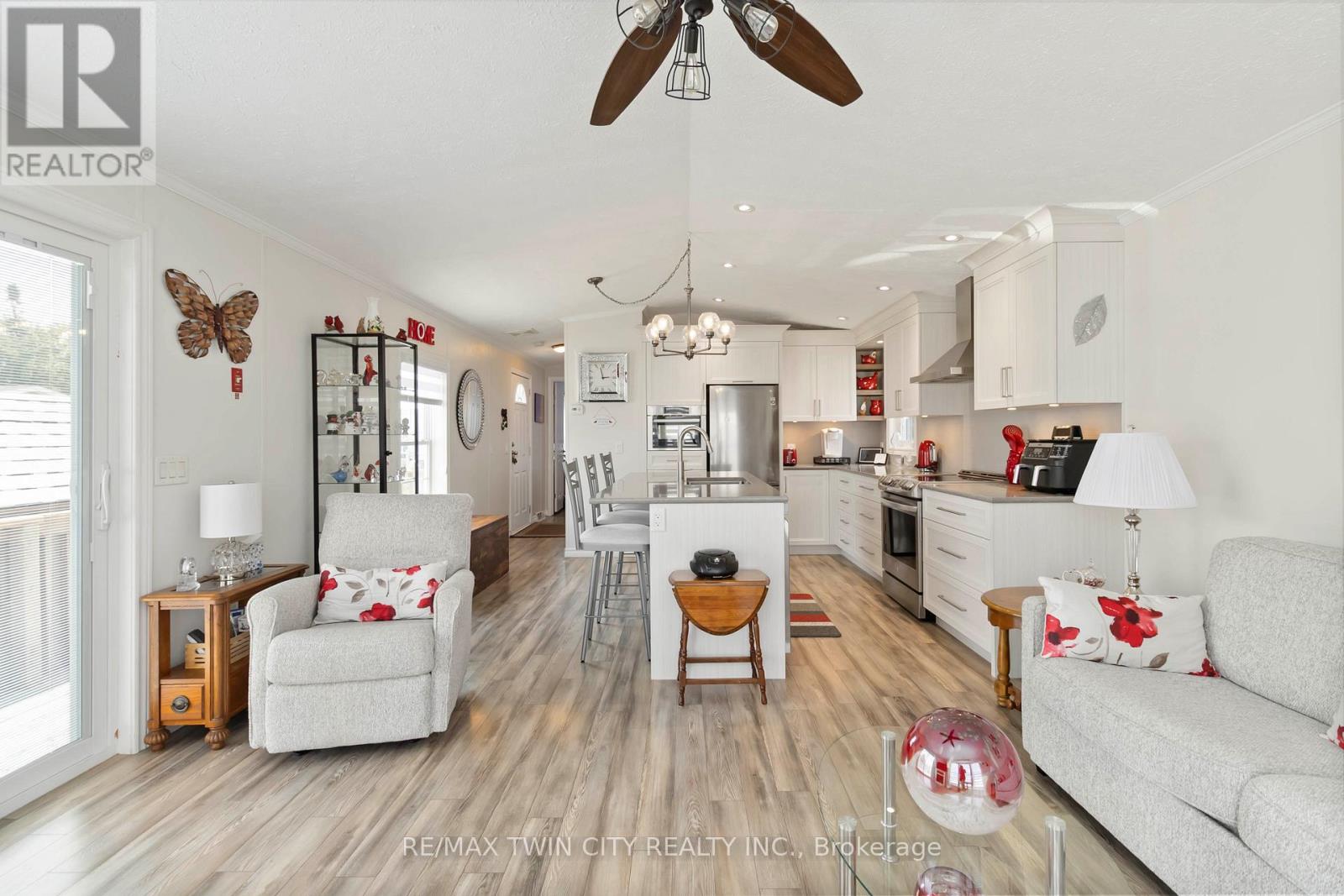 27 Elm Street, Puslinch, Ontario  N1H 6H9 - Photo 12 - X12773424