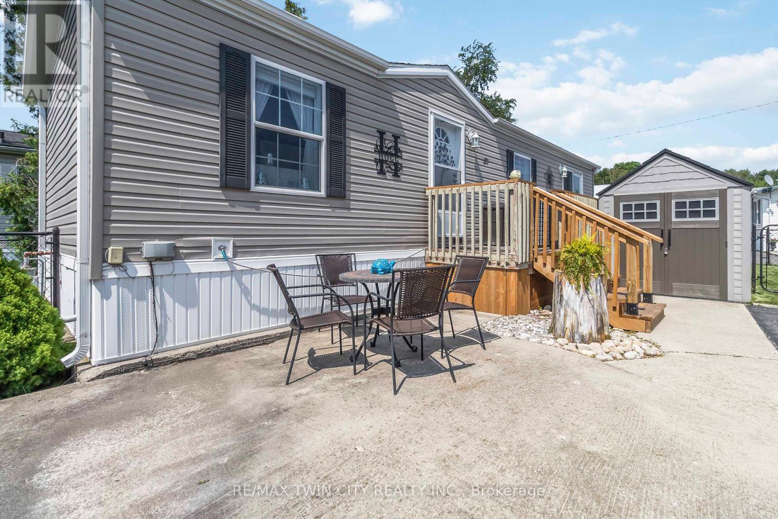 27 Elm Street, Puslinch, Ontario  N1H 6H9 - Photo 2 - X12773424