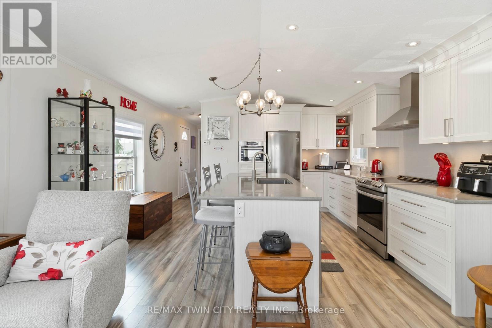 27 Elm Street, Puslinch, Ontario  N1H 6H9 - Photo 9 - X12773424