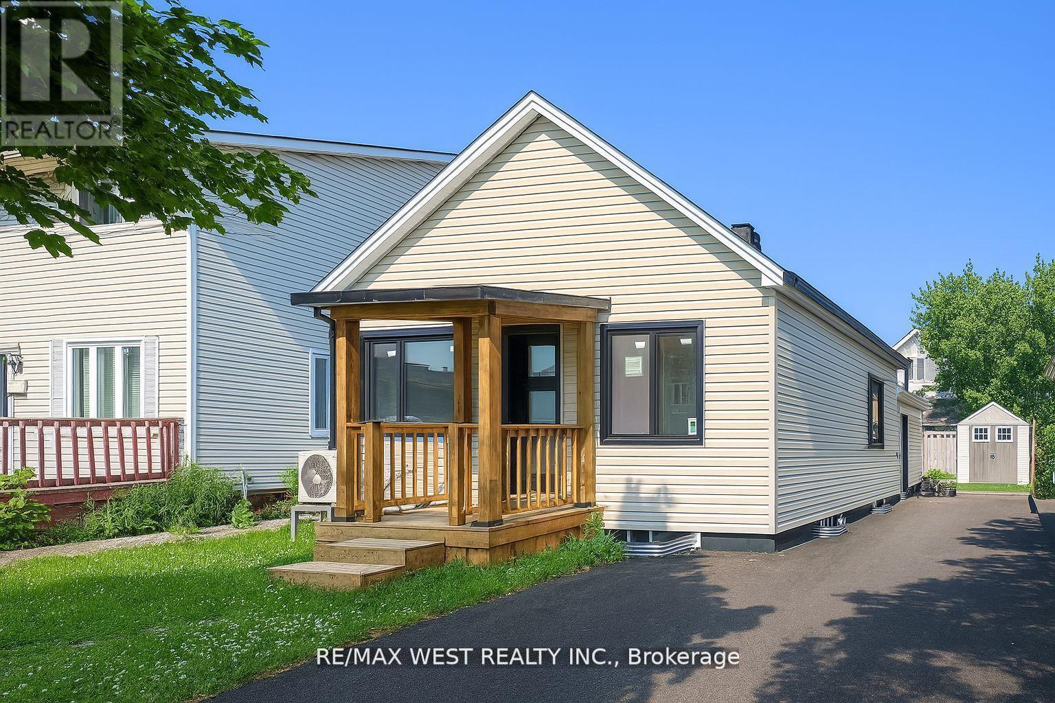 28 CONCORD AVENUE, St. Catharines, Ontario