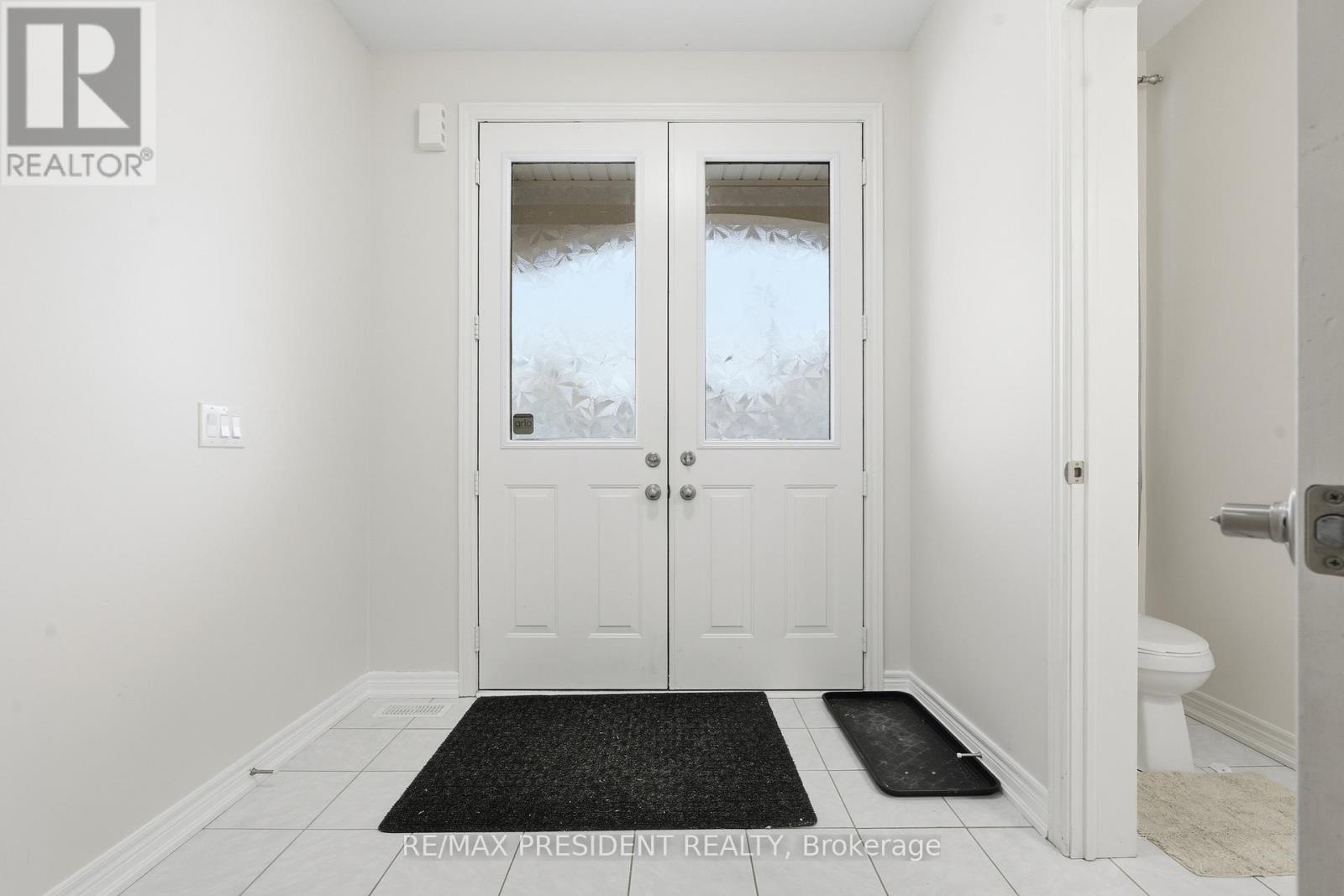 12 Beasley Grove, Hamilton, Ontario  L9K 0J7 - Photo 3 - X12773480