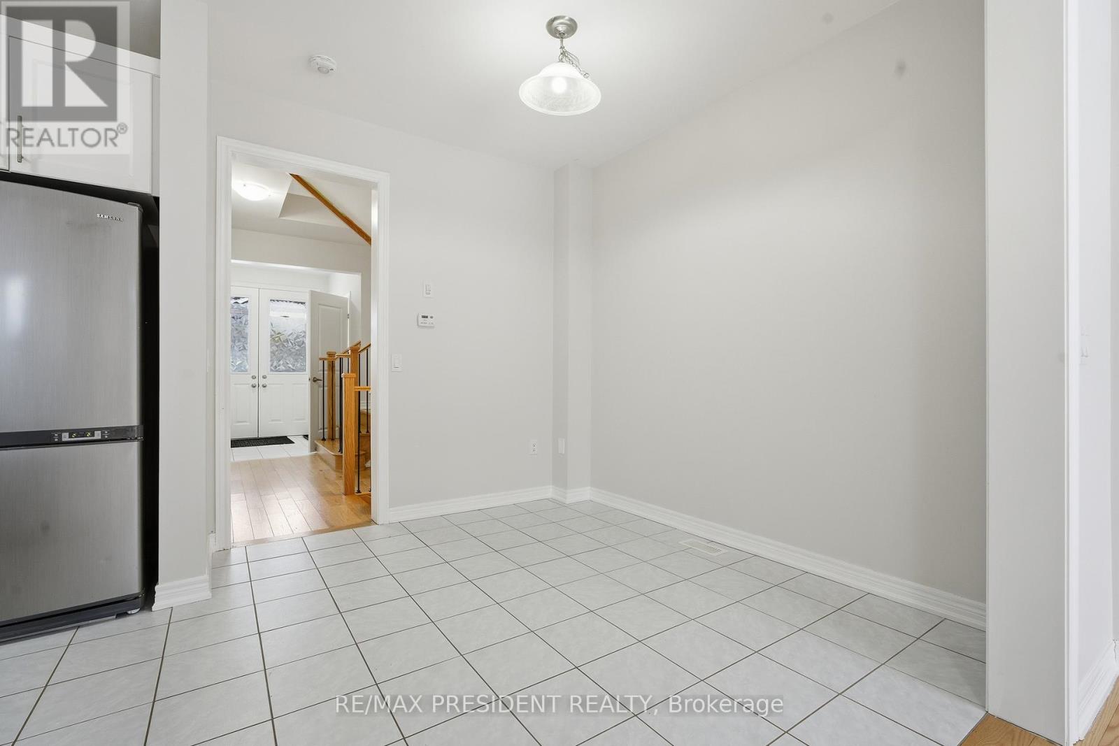 12 Beasley Grove, Hamilton, Ontario  L9K 0J7 - Photo 5 - X12773480