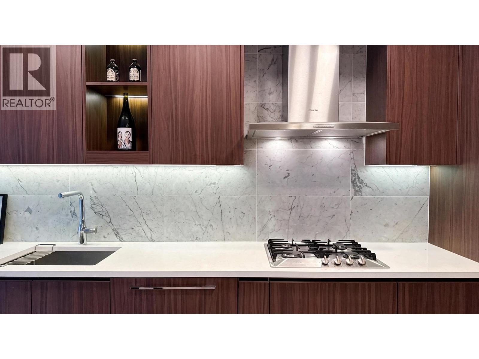 606 455 Sw Marine Drive, Vancouver, British Columbia  V5X 0H3 - Photo 2 - R3088019