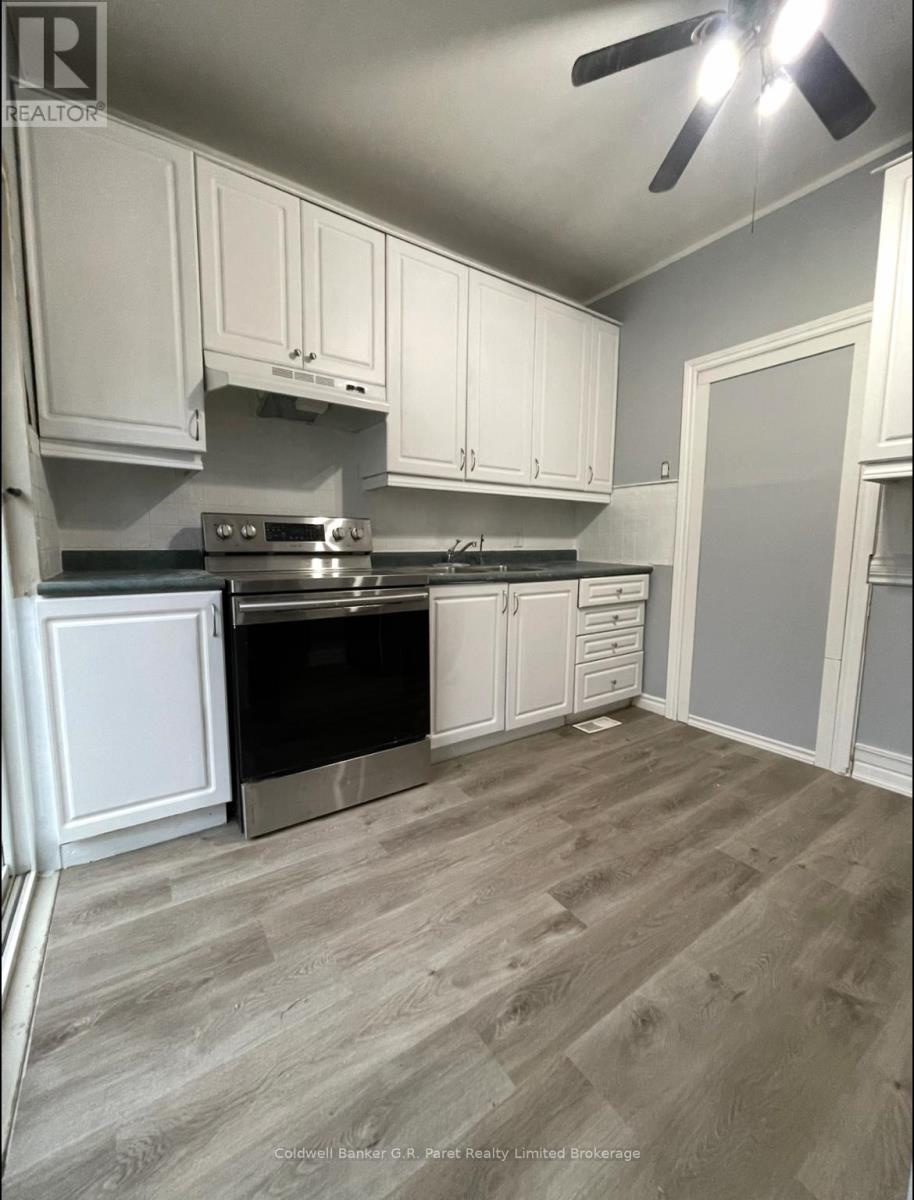 15 Wawa Street, St. Thomas, Ontario  N5R 3W8 - Photo 2 - X12442197