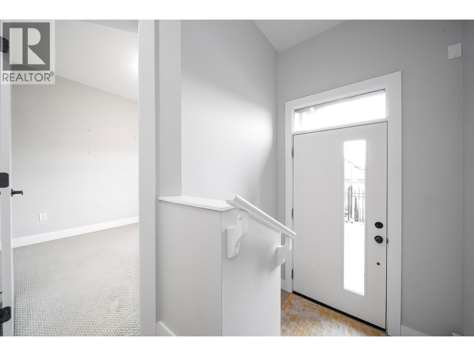 111 3525 Chandler Street, Coquitlam, British Columbia  V3E 0L9 - Photo 5 - R3088055