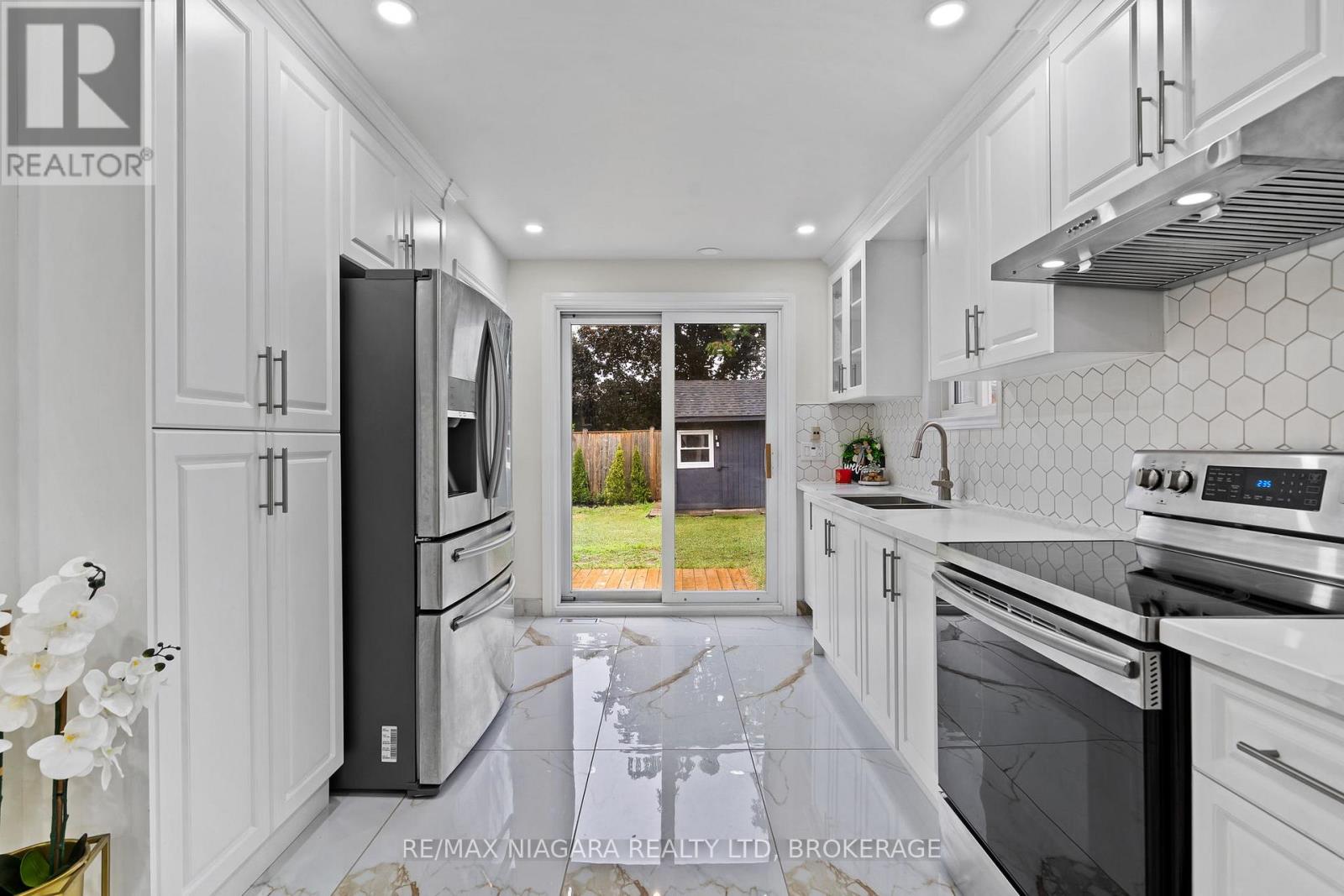 57 Woodrow Street, St. Catharines (Secord Woods), Ontario  L2P 2A4 - Photo 12 - X12773514