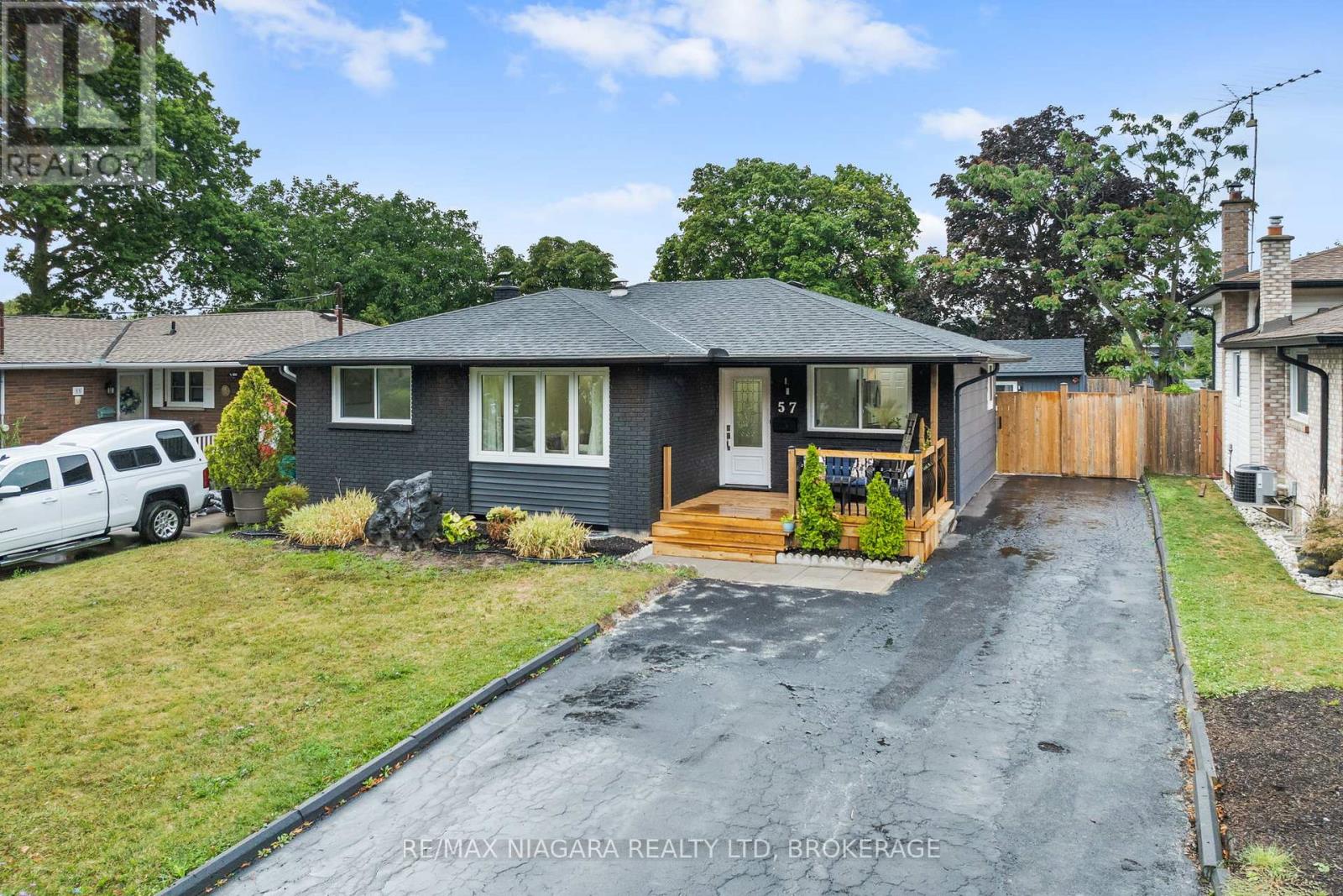 57 Woodrow Street, St. Catharines (Secord Woods), Ontario  L2P 2A4 - Photo 3 - X12773514