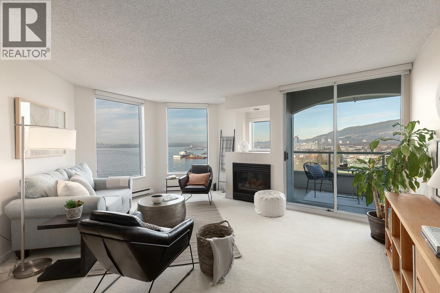 808 168 Chadwick Court, North Vancouver, British Columbia  V7M 3L4 - Photo 1 - R3088073