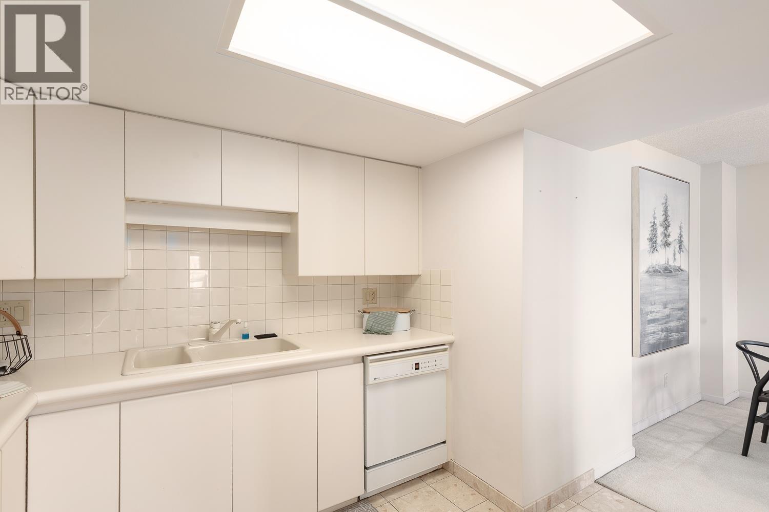 808 168 Chadwick Court, North Vancouver, British Columbia  V7M 3L4 - Photo 3 - R3088073