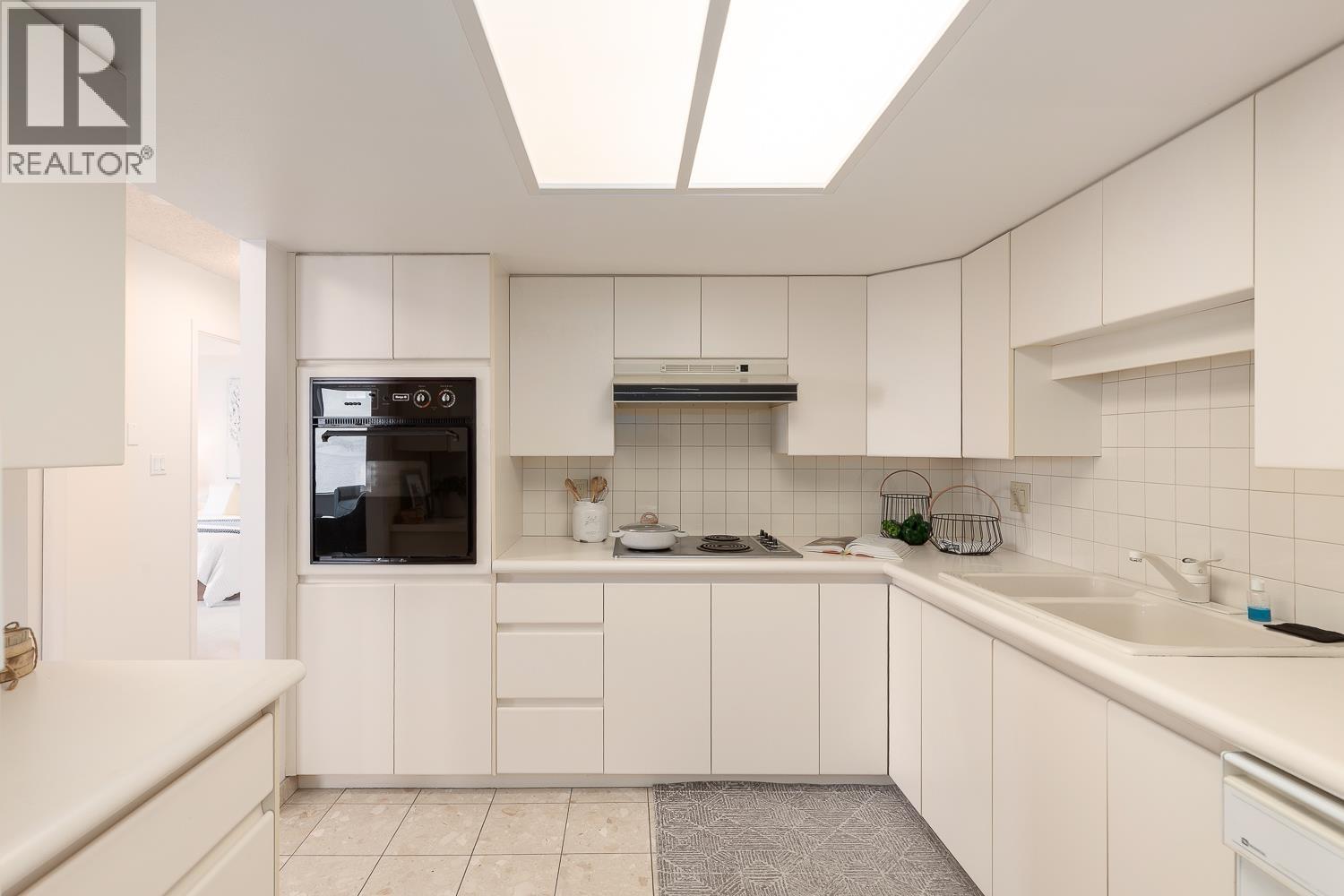 808 168 Chadwick Court, North Vancouver, British Columbia  V7M 3L4 - Photo 4 - R3088073